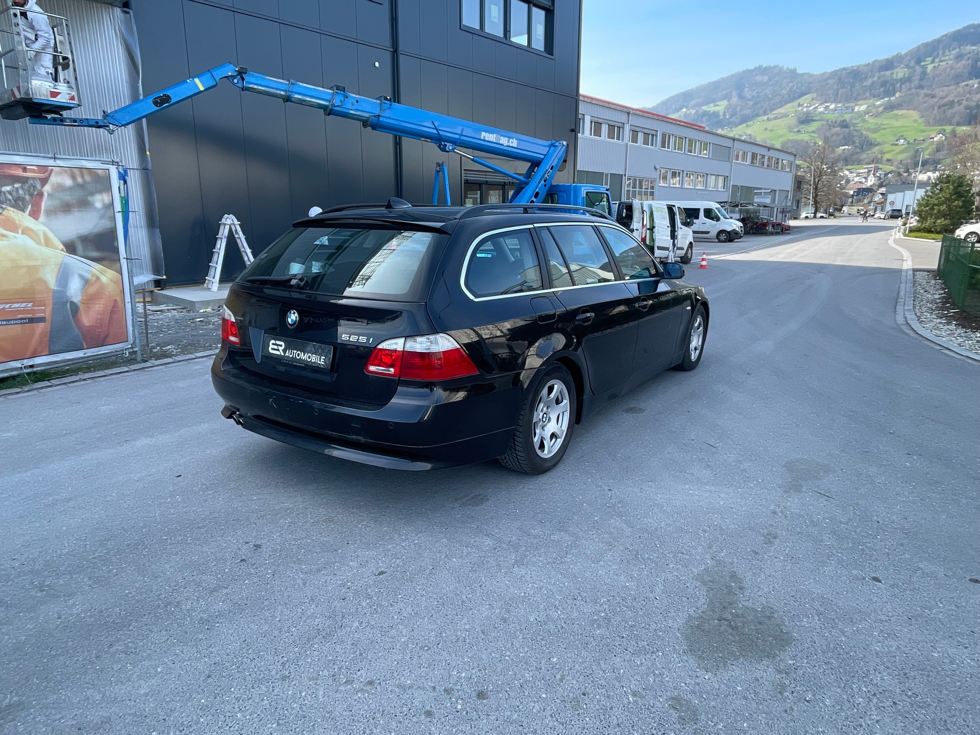 BMW 525i-image-2
