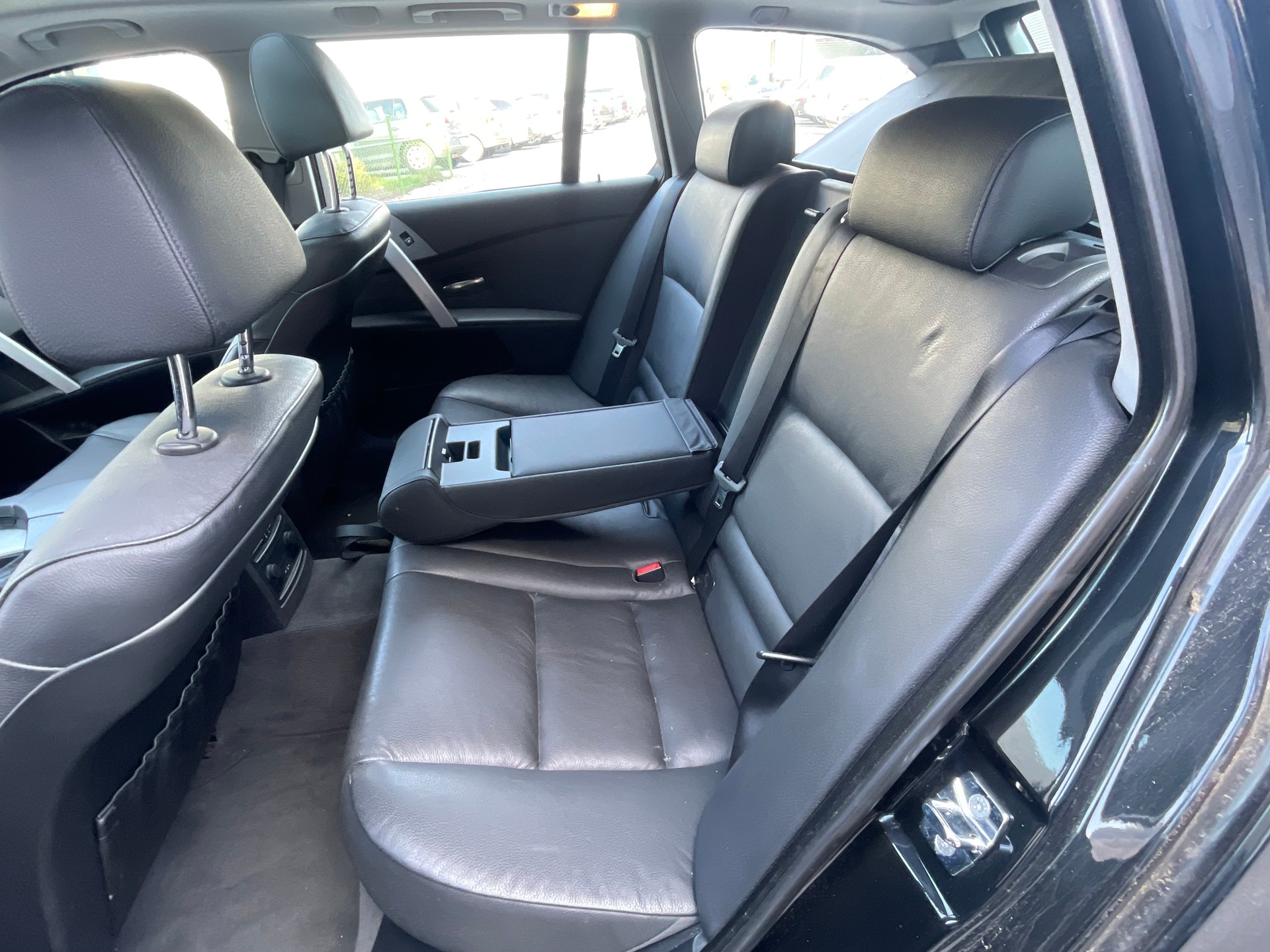 BMW 525i-image-12