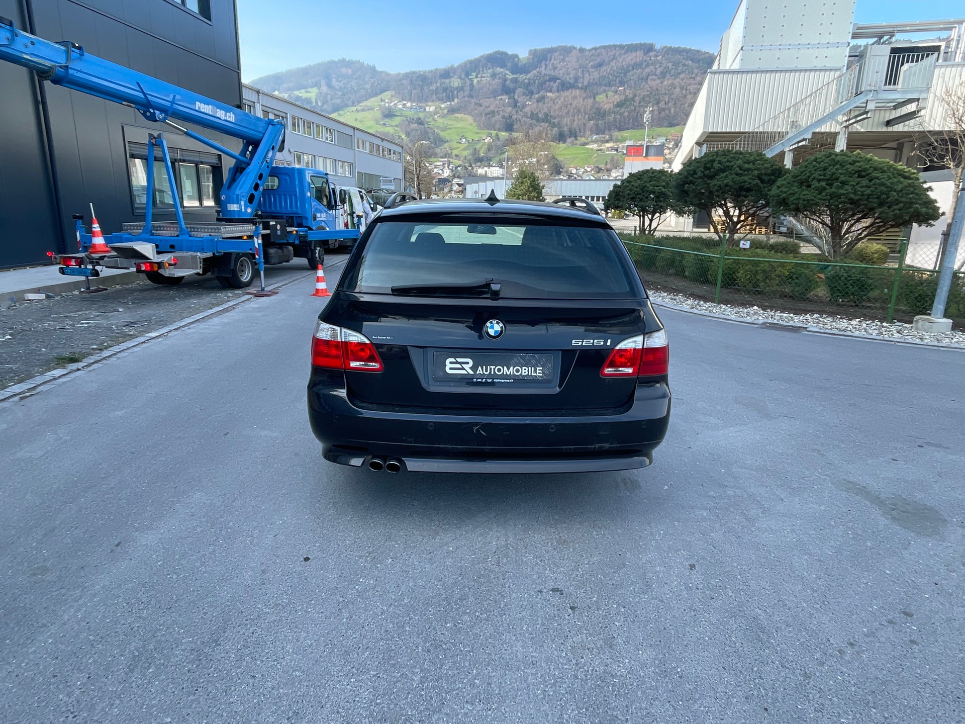 BMW 525i-image-5