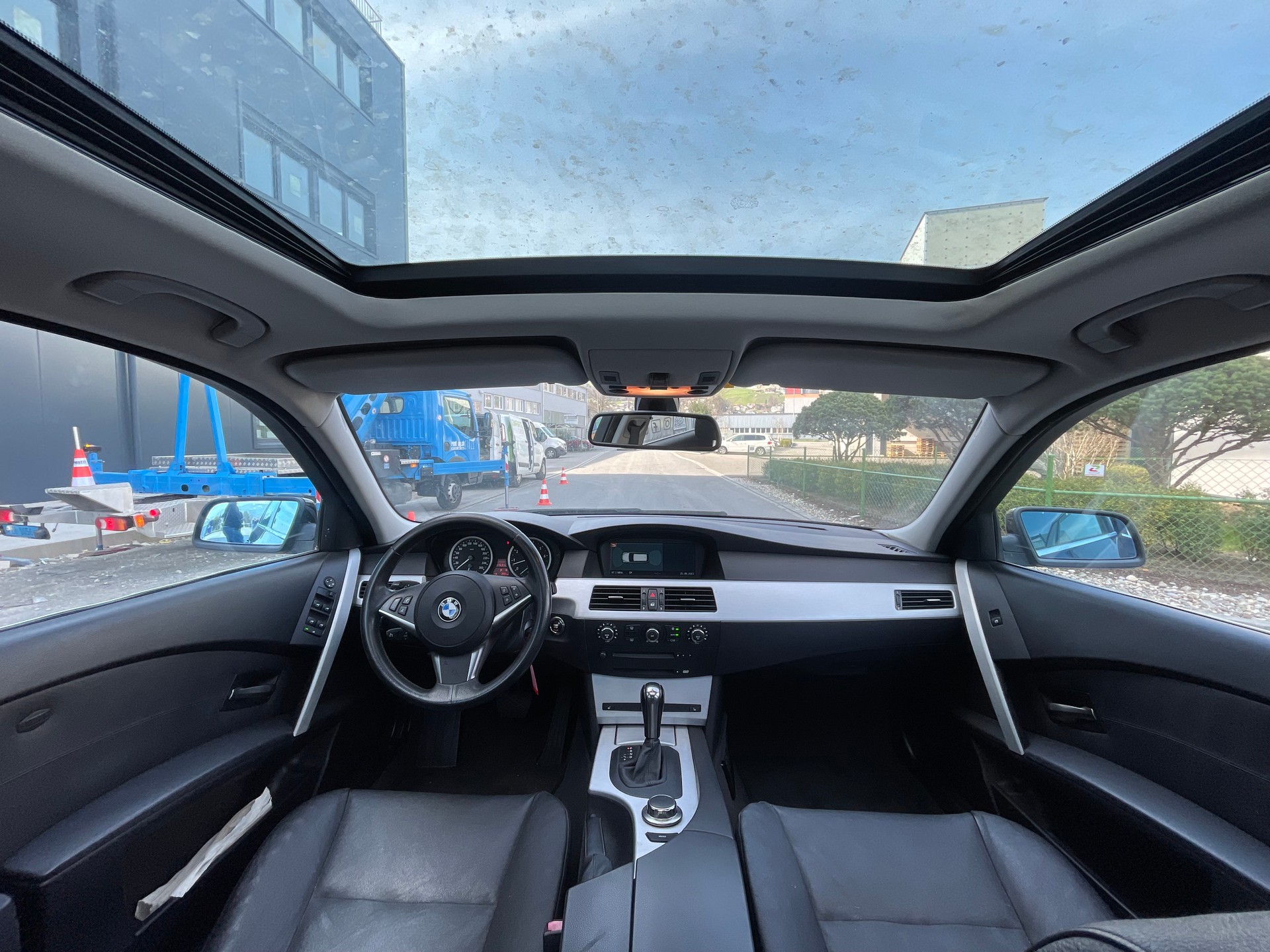 BMW 525i-image-8