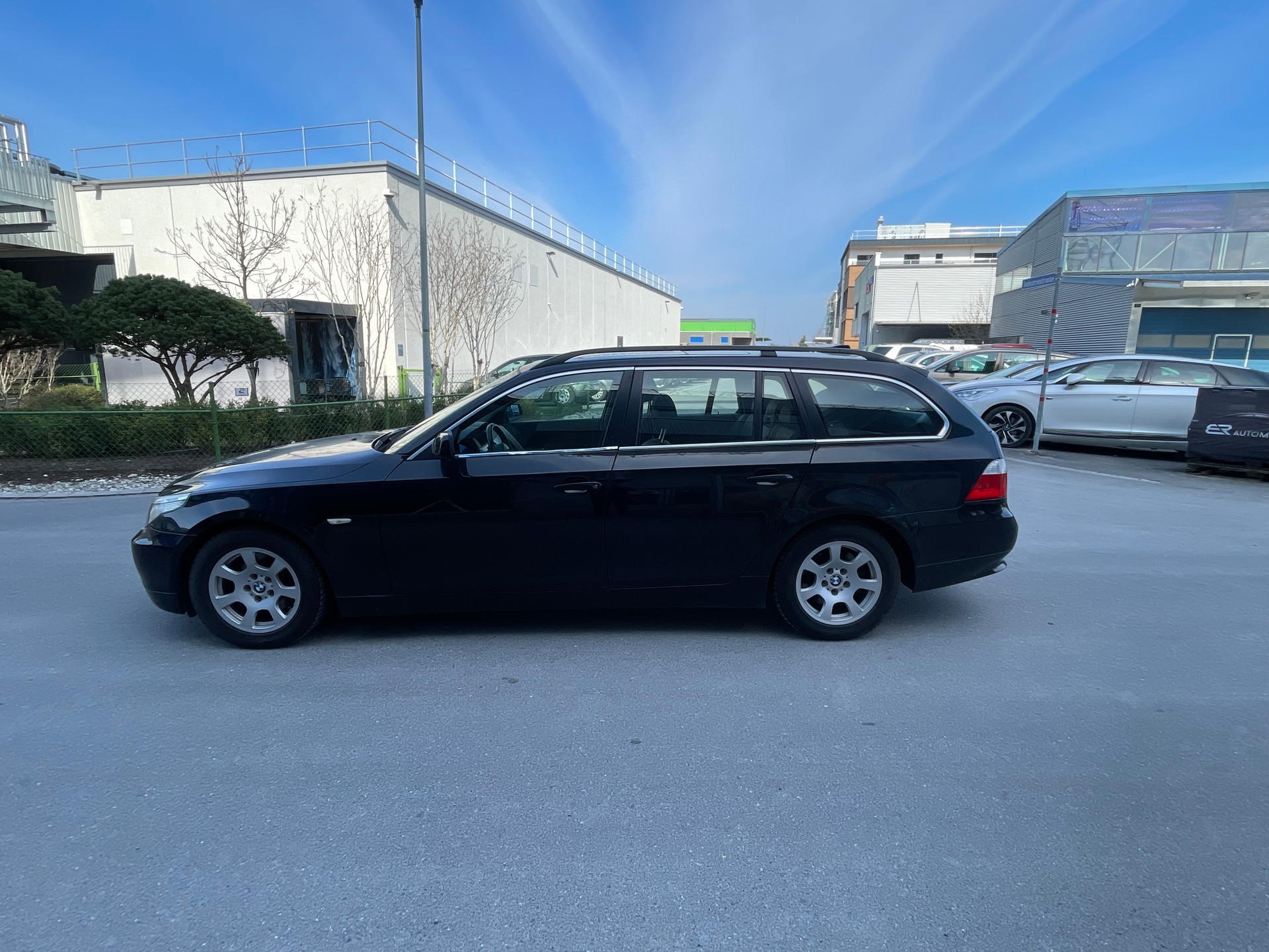 BMW 525i-image-7
