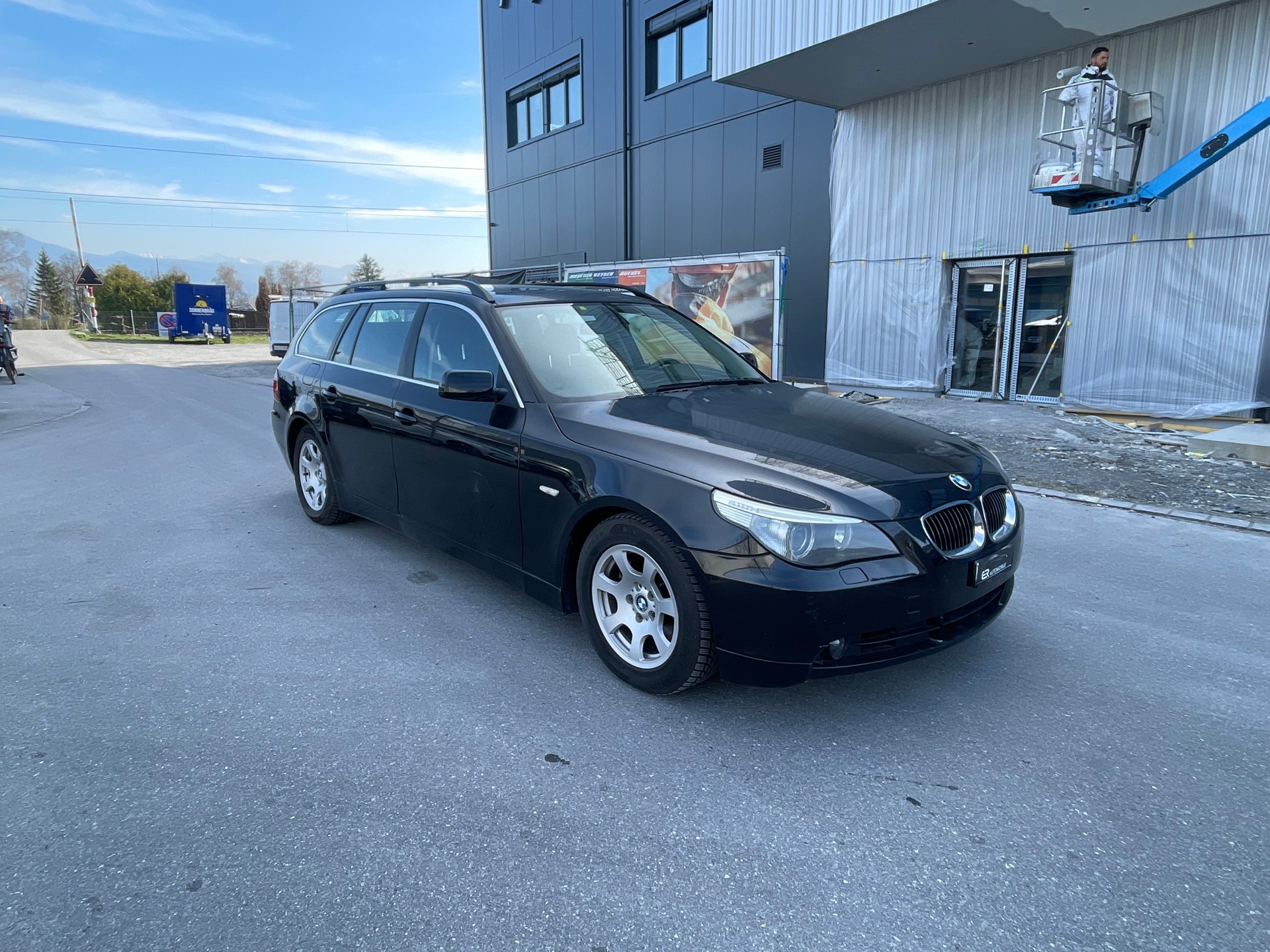 BMW 525i-image-1