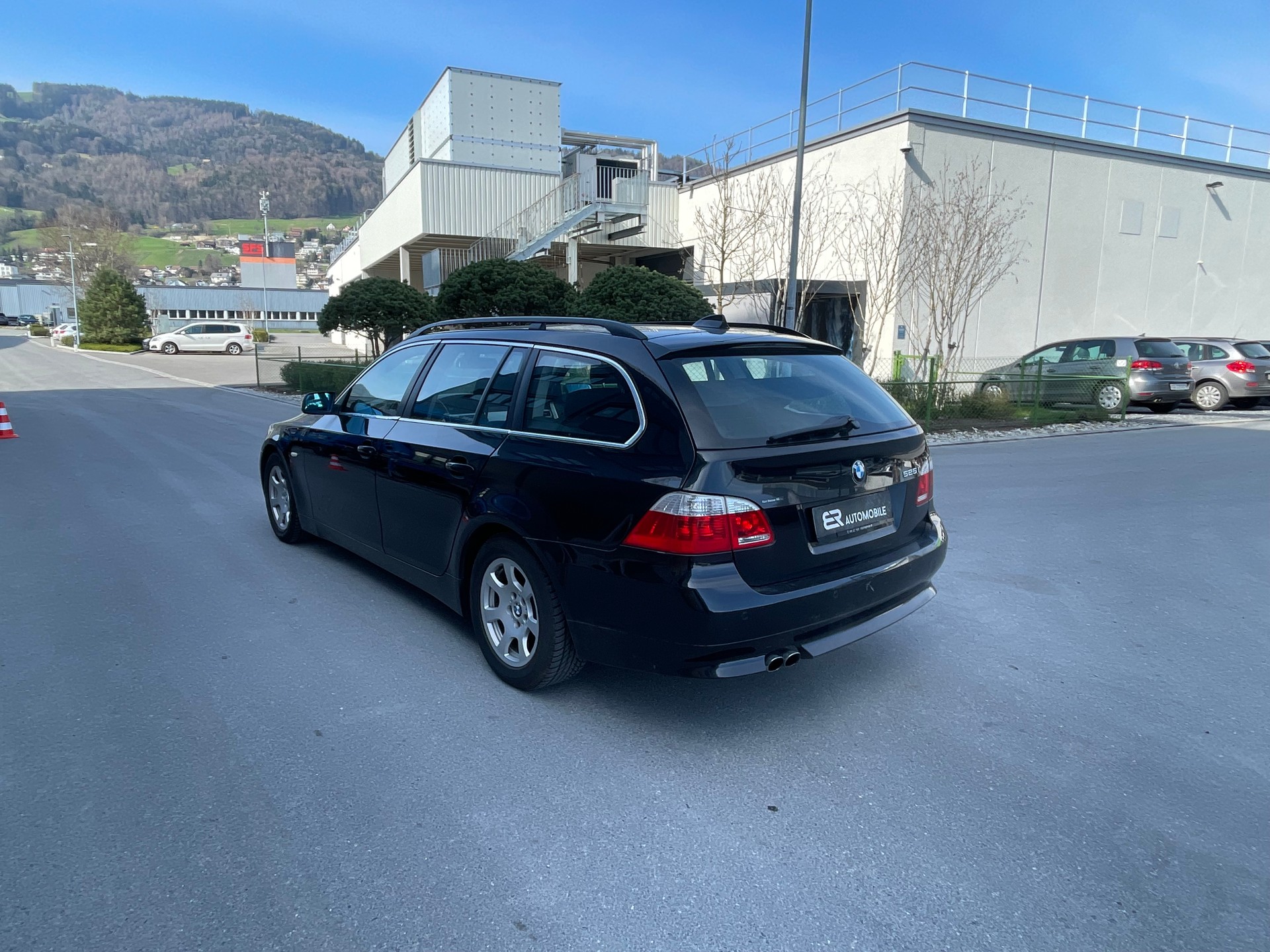 BMW 525i-image-3