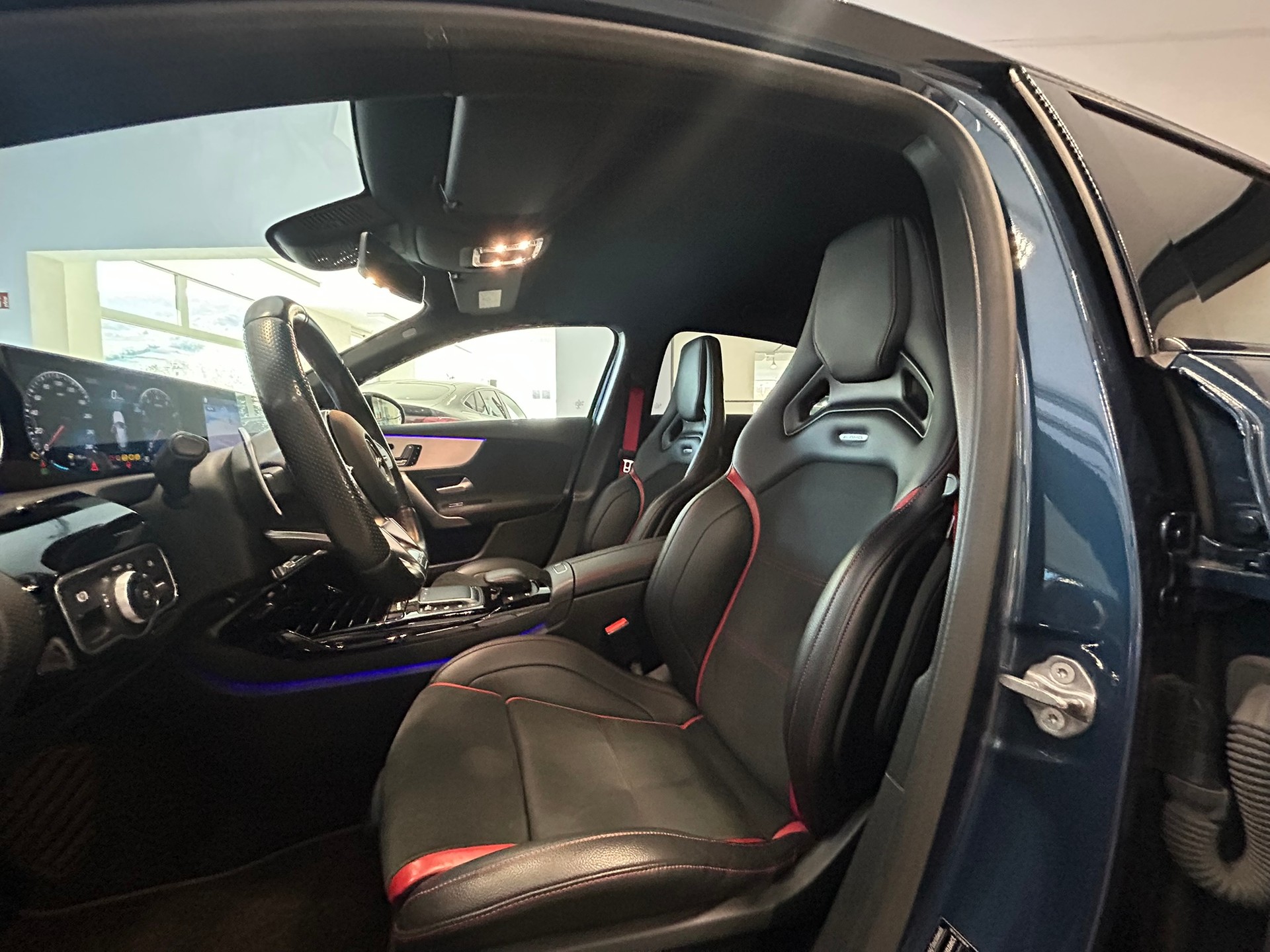 MERCEDES-BENZ A 35 AMG 4Matic Speedshift-image-10