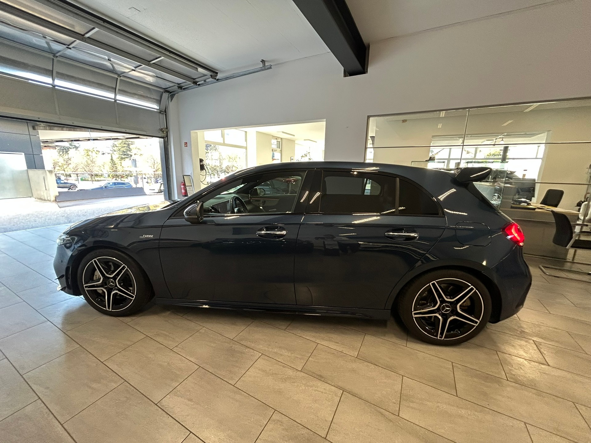 MERCEDES-BENZ A 35 AMG 4Matic Speedshift-image-5