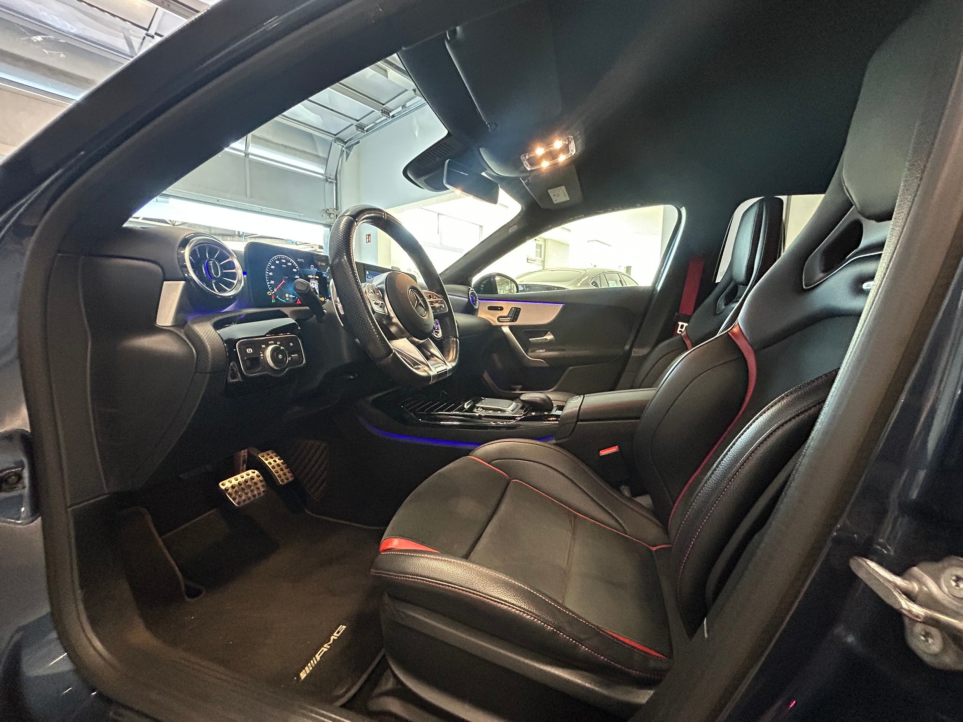 MERCEDES-BENZ A 35 AMG 4Matic Speedshift-image-11