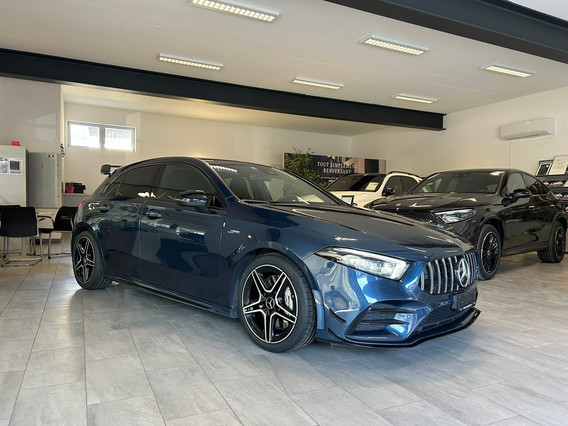MERCEDES-BENZ A 35 AMG 4Matic Speedshift-image-2