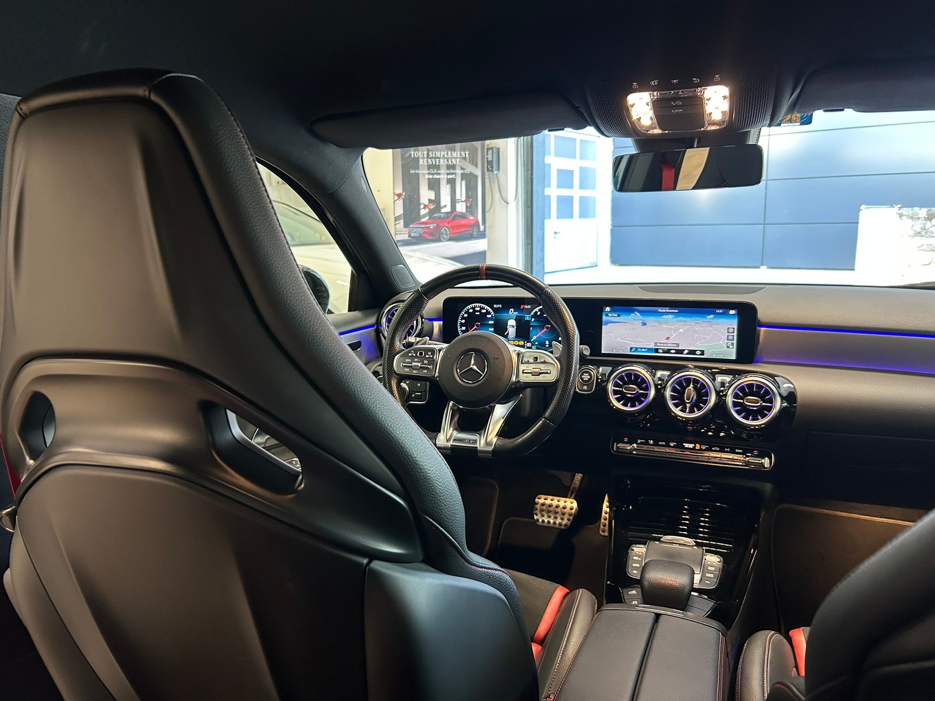 MERCEDES-BENZ A 35 AMG 4Matic Speedshift-image-9