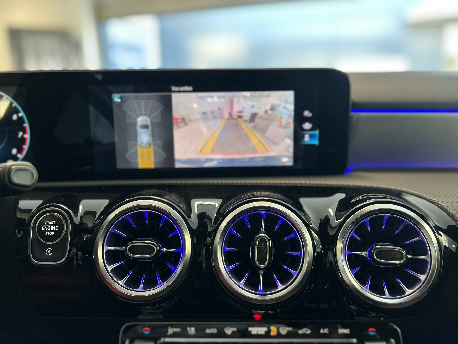 MERCEDES-BENZ A 35 AMG 4Matic Speedshift-image-17