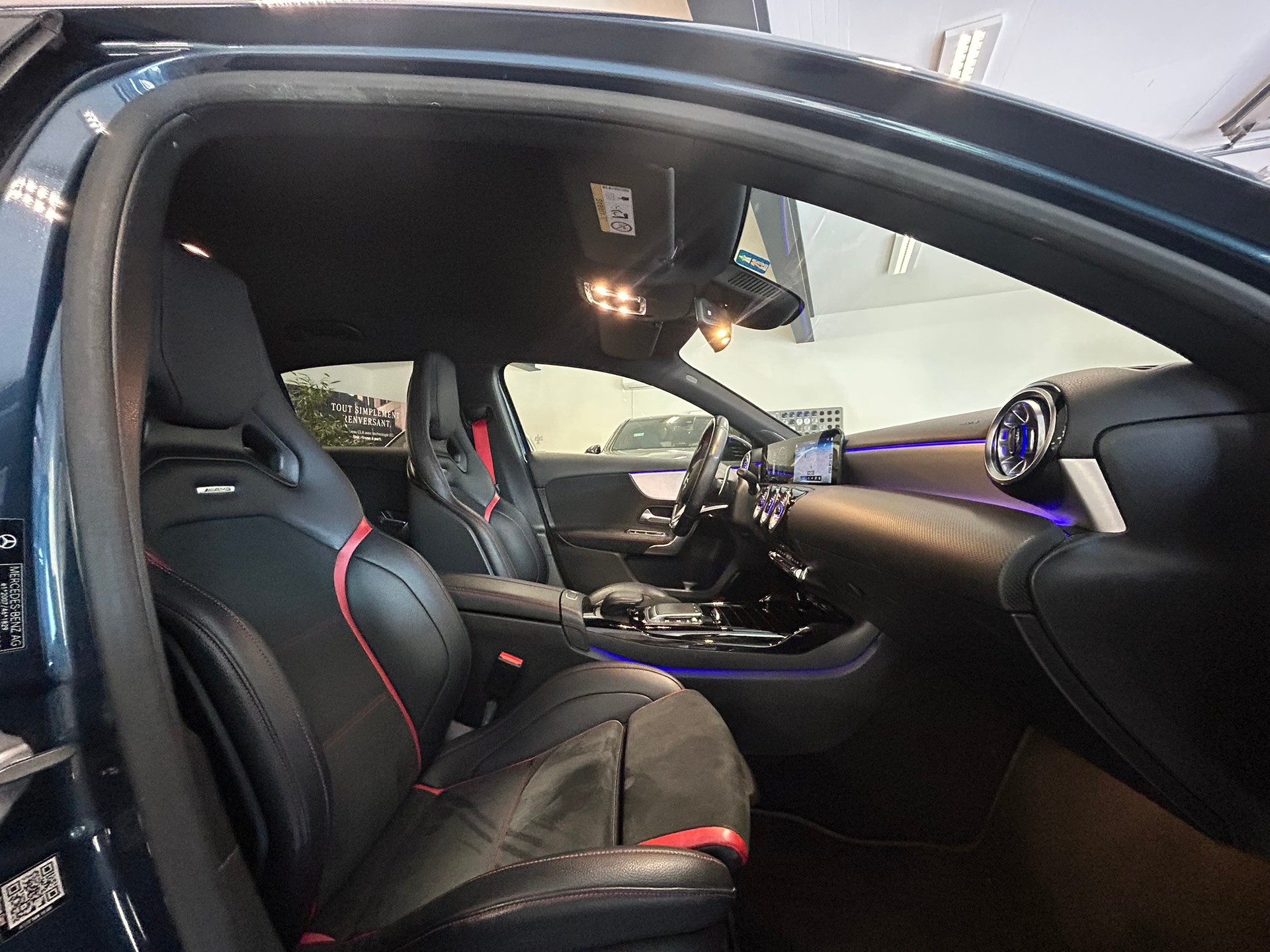 MERCEDES-BENZ A 35 AMG 4Matic Speedshift-image-13