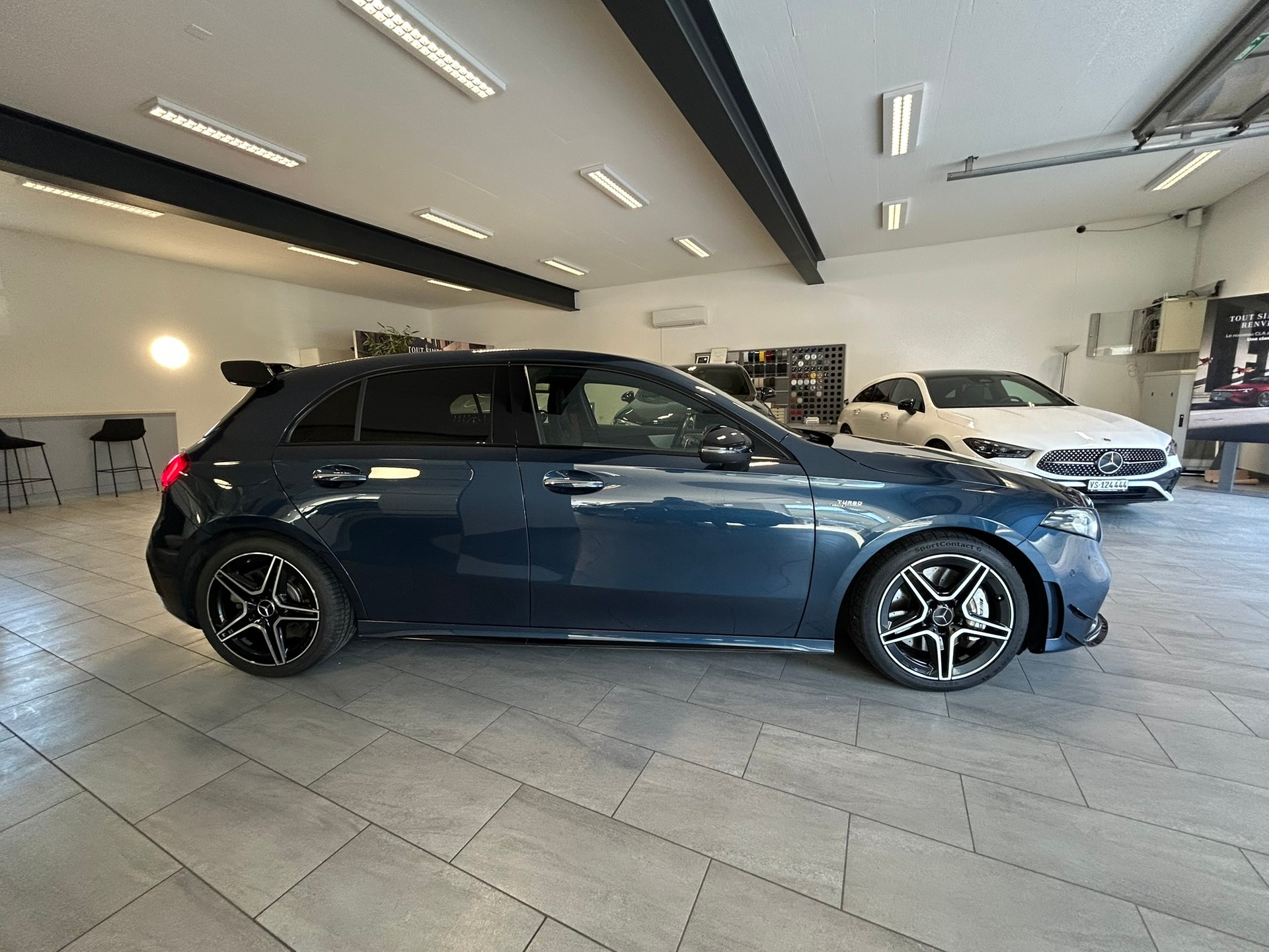 MERCEDES-BENZ A 35 AMG 4Matic Speedshift-image-3
