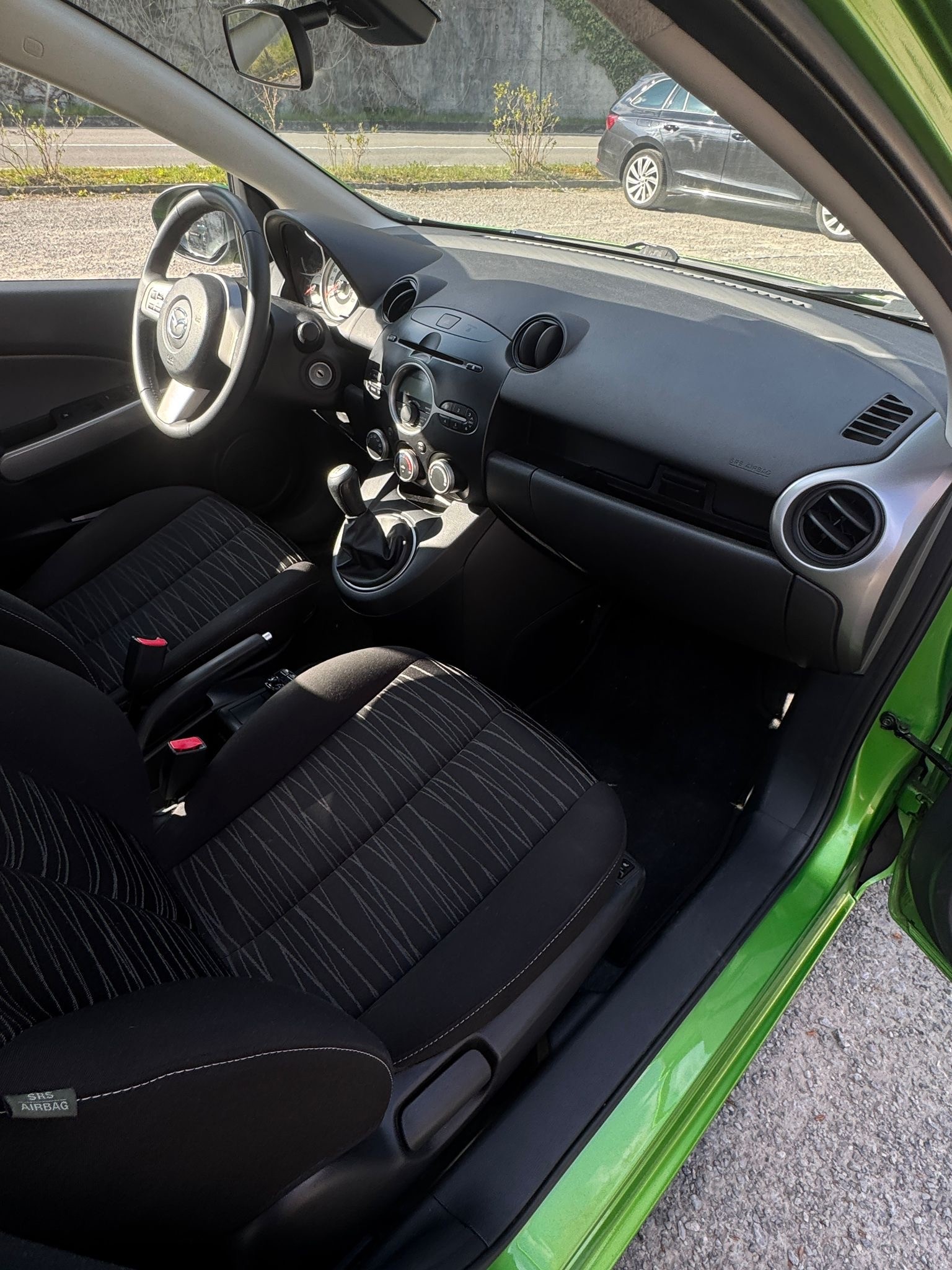 MAZDA 2-image-4