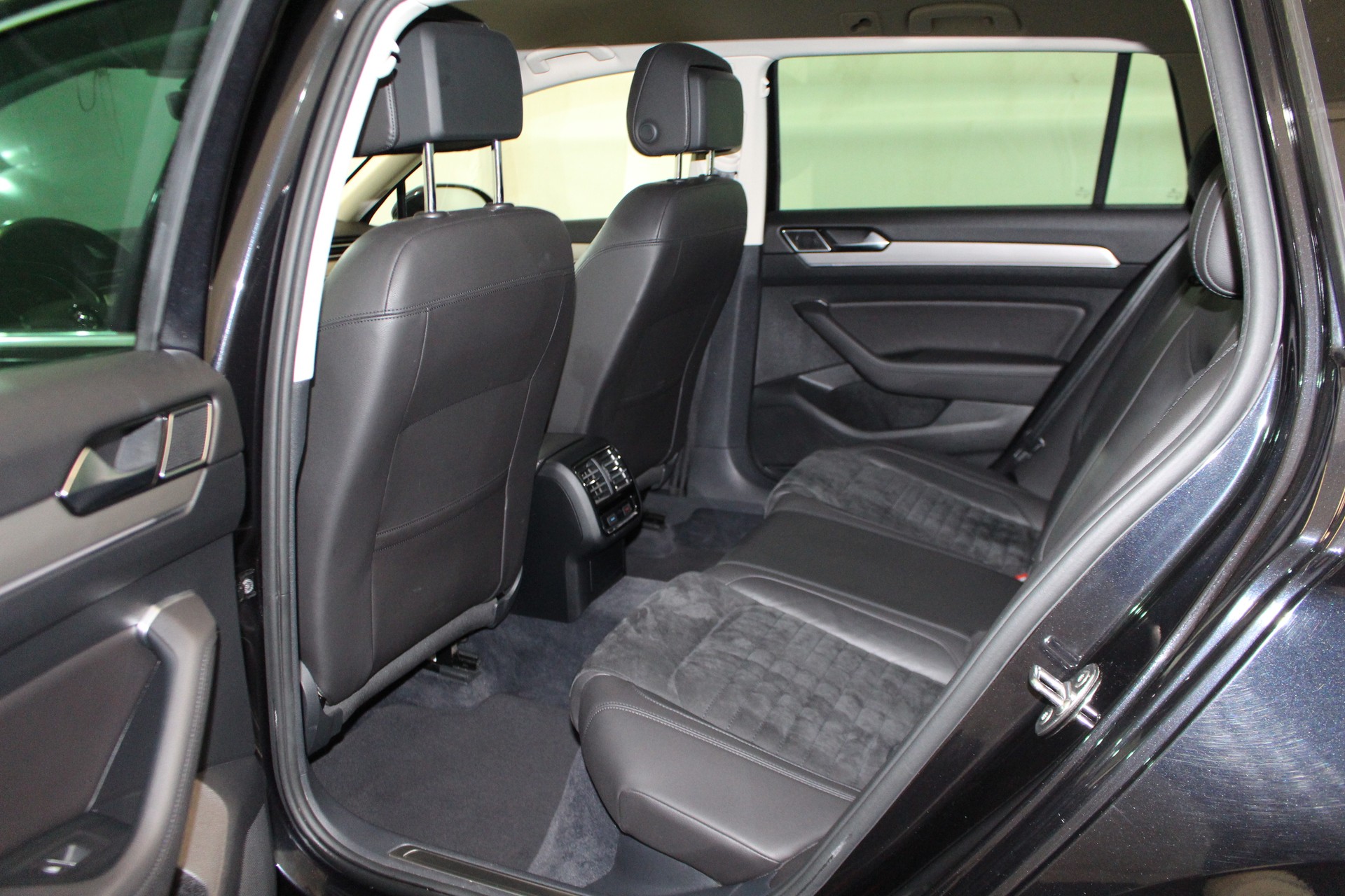VW Passat Variant 2.0 TDI 190 SCR Highline DSG-image-7