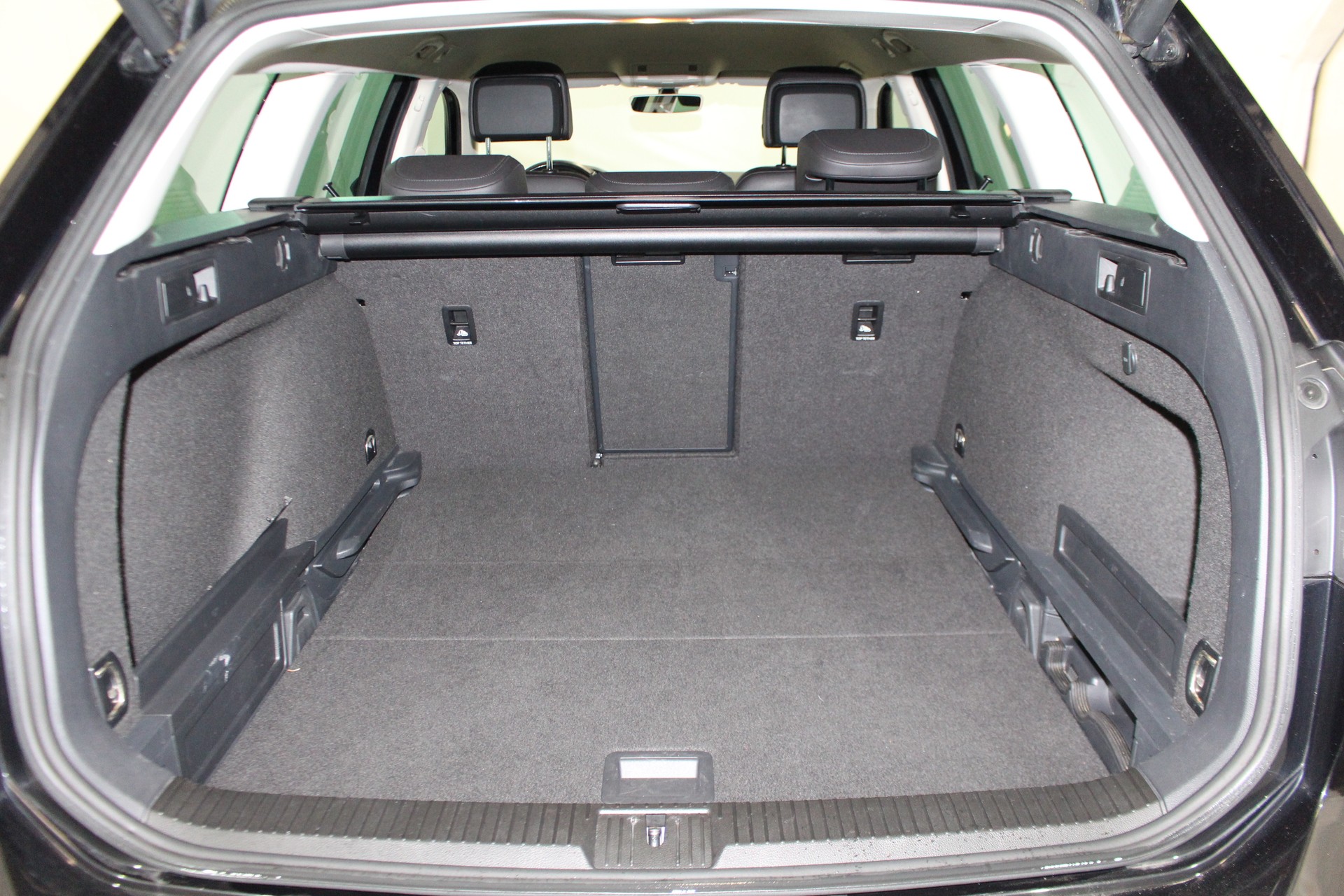 VW Passat Variant 2.0 TDI 190 SCR Highline DSG-image-8