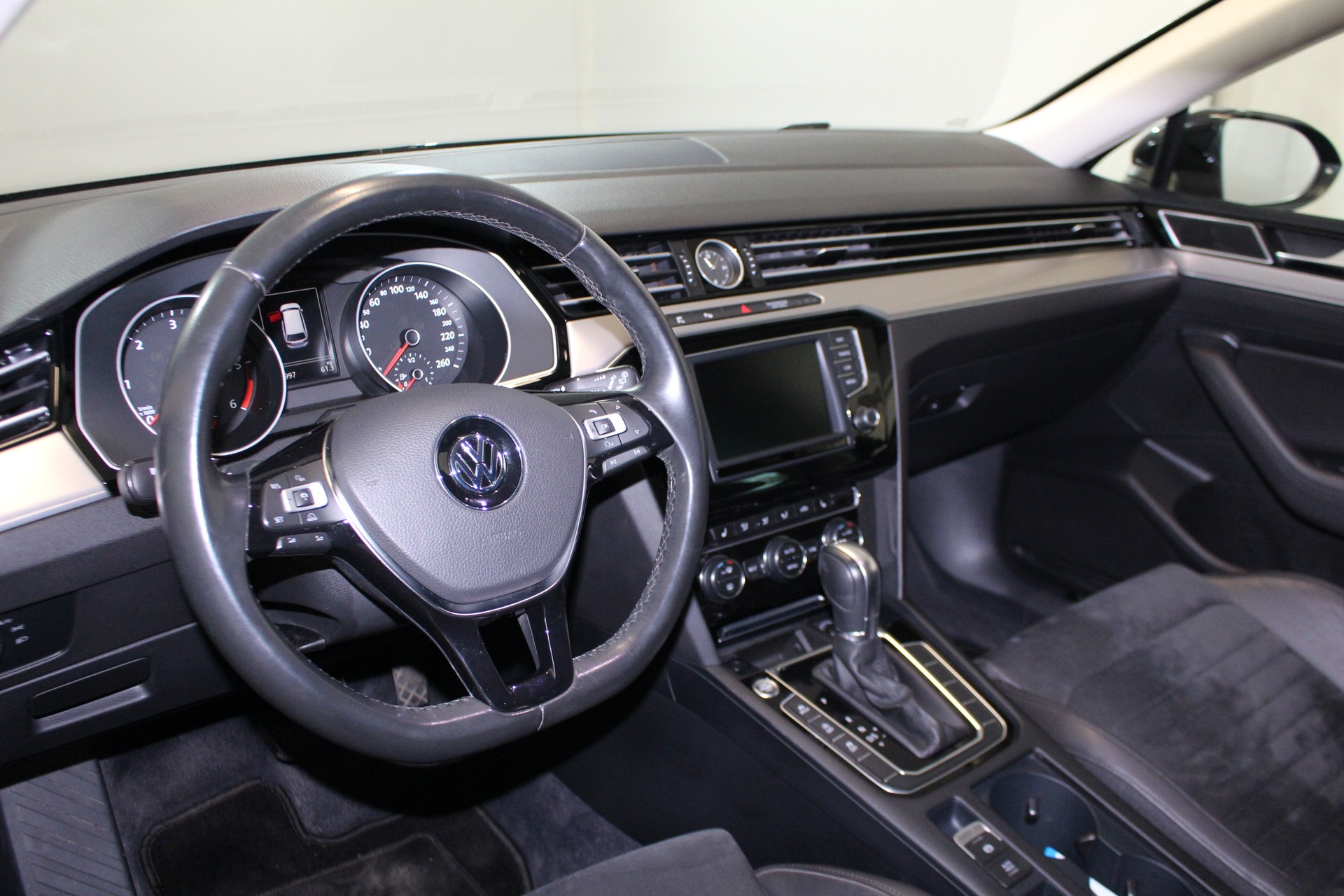 VW Passat Variant 2.0 TDI 190 SCR Highline DSG-image-11