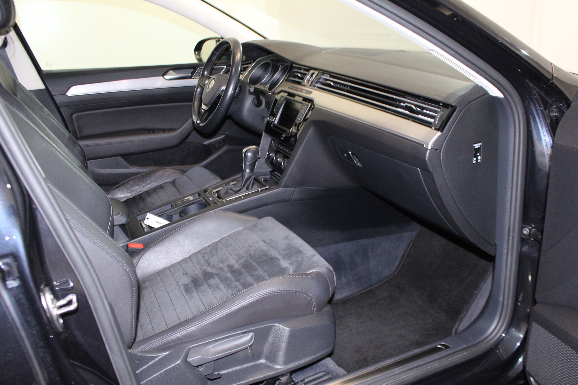 VW Passat Variant 2.0 TDI 190 SCR Highline DSG-image-10