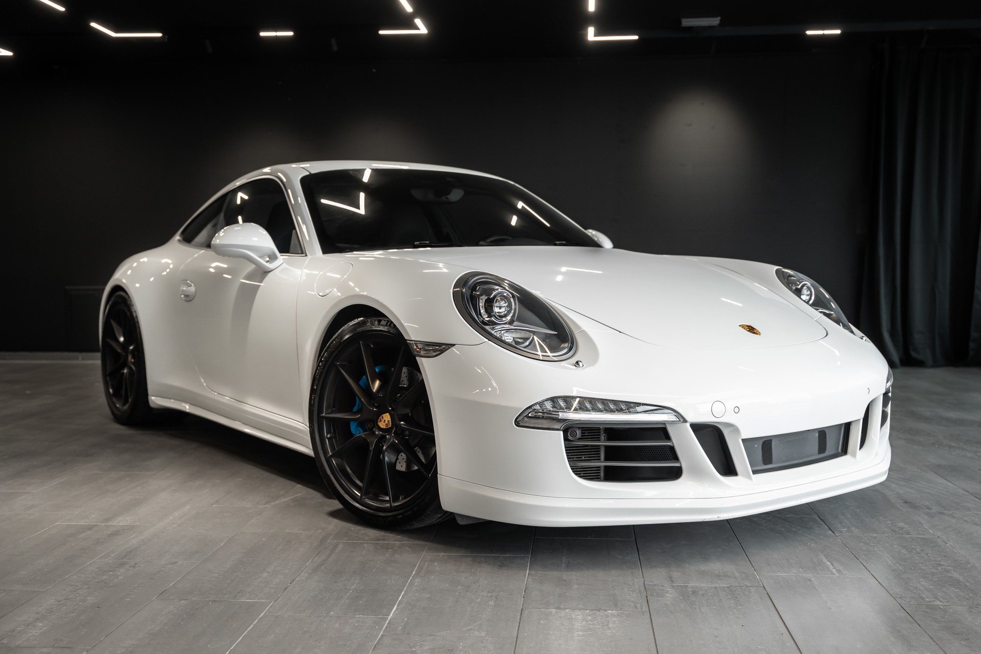 PORSCHE 911 Carrera 4 / Chrono Paket / Sitzbelüftung / Rückfahrkamera / Sportauspuff / Tempomat-image-0