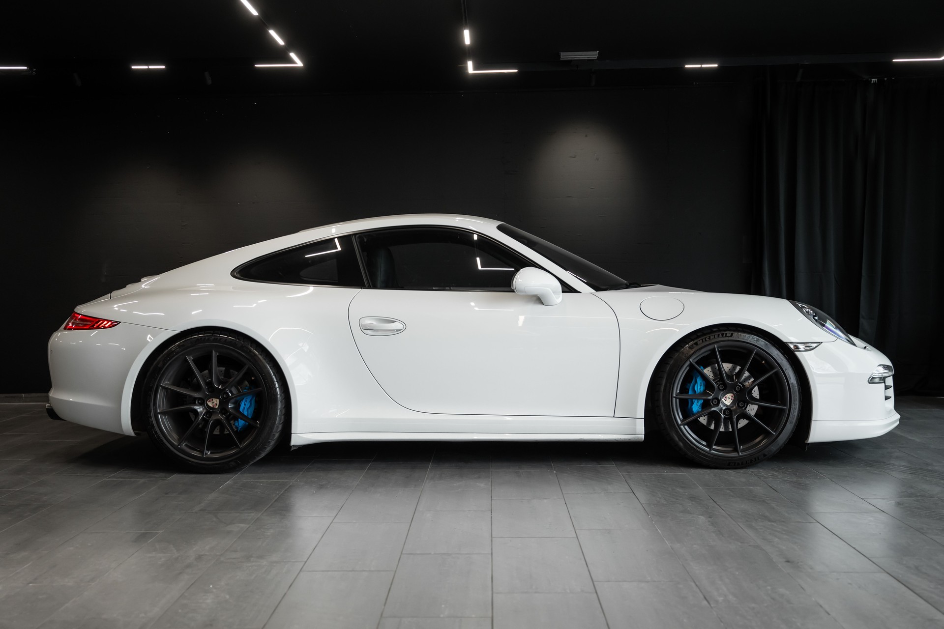 PORSCHE 911 Carrera 4 / Chrono Paket / Sitzbelüftung / Rückfahrkamera / Sportauspuff / Tempomat-image-2