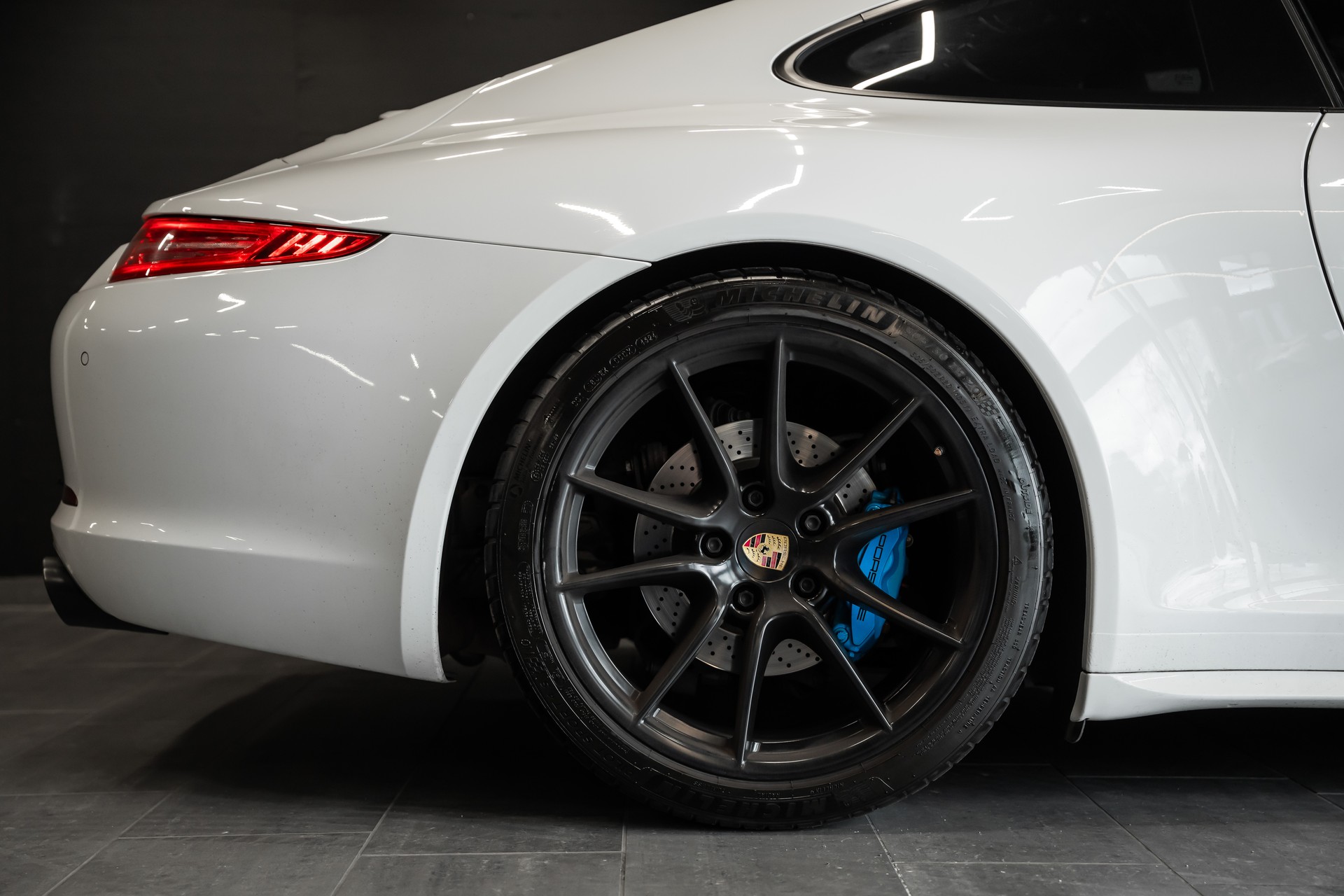 PORSCHE 911 Carrera 4 / Chrono Paket / Sitzbelüftung / Rückfahrkamera / Sportauspuff / Tempomat-image-4