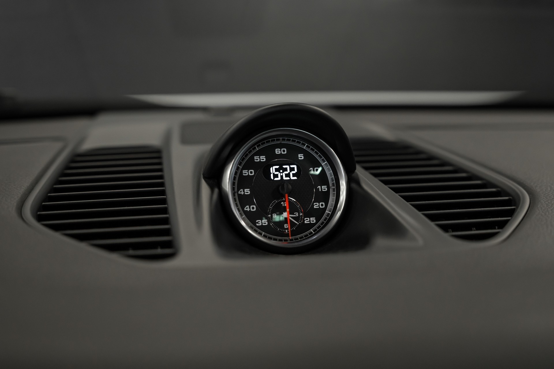 PORSCHE 911 Carrera 4 / Chrono Paket / Sitzbelüftung / Rückfahrkamera / Sportauspuff / Tempomat-image-14
