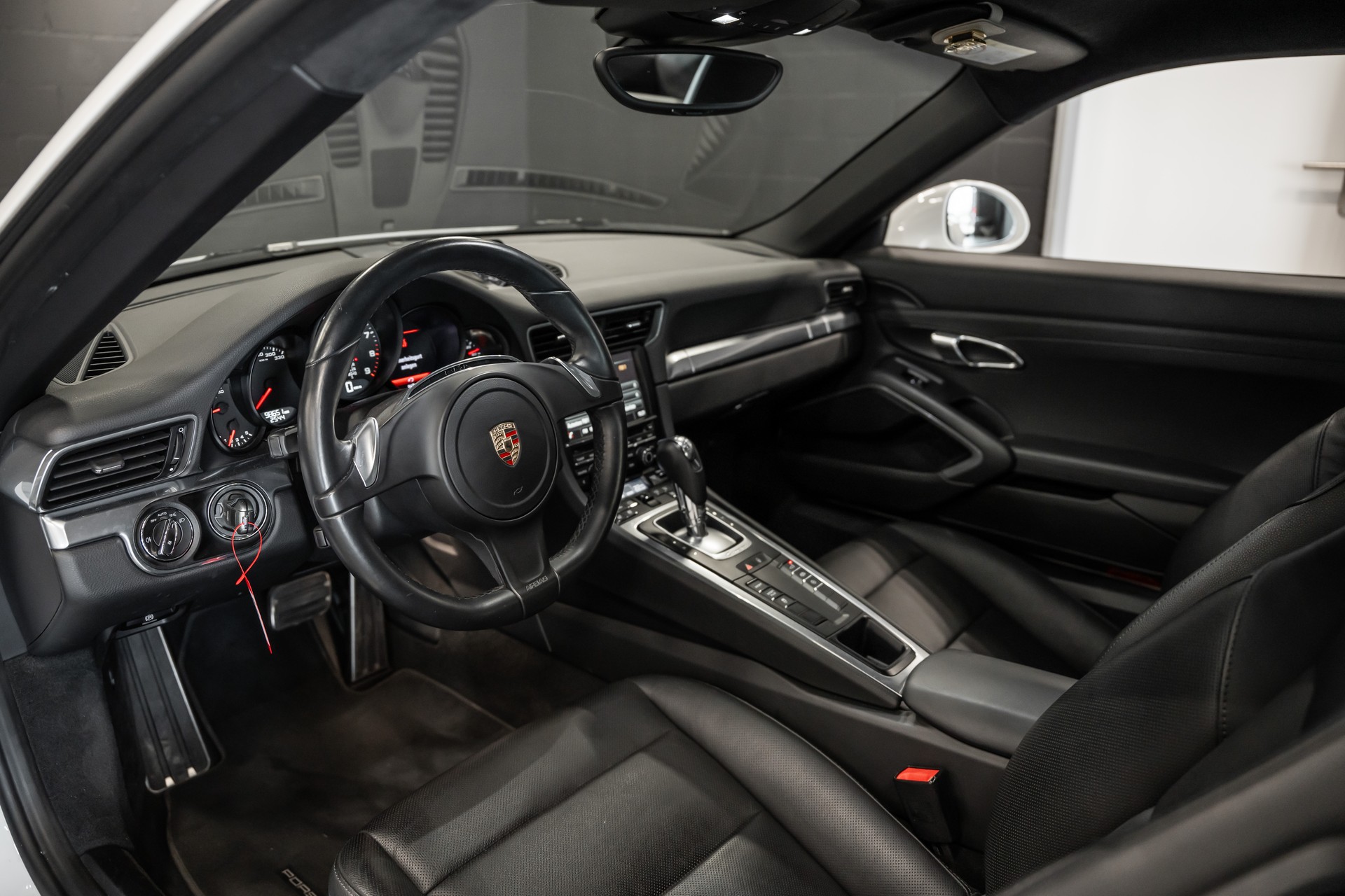 PORSCHE 911 Carrera 4 / Chrono Paket / Sitzbelüftung / Rückfahrkamera / Sportauspuff / Tempomat-image-9
