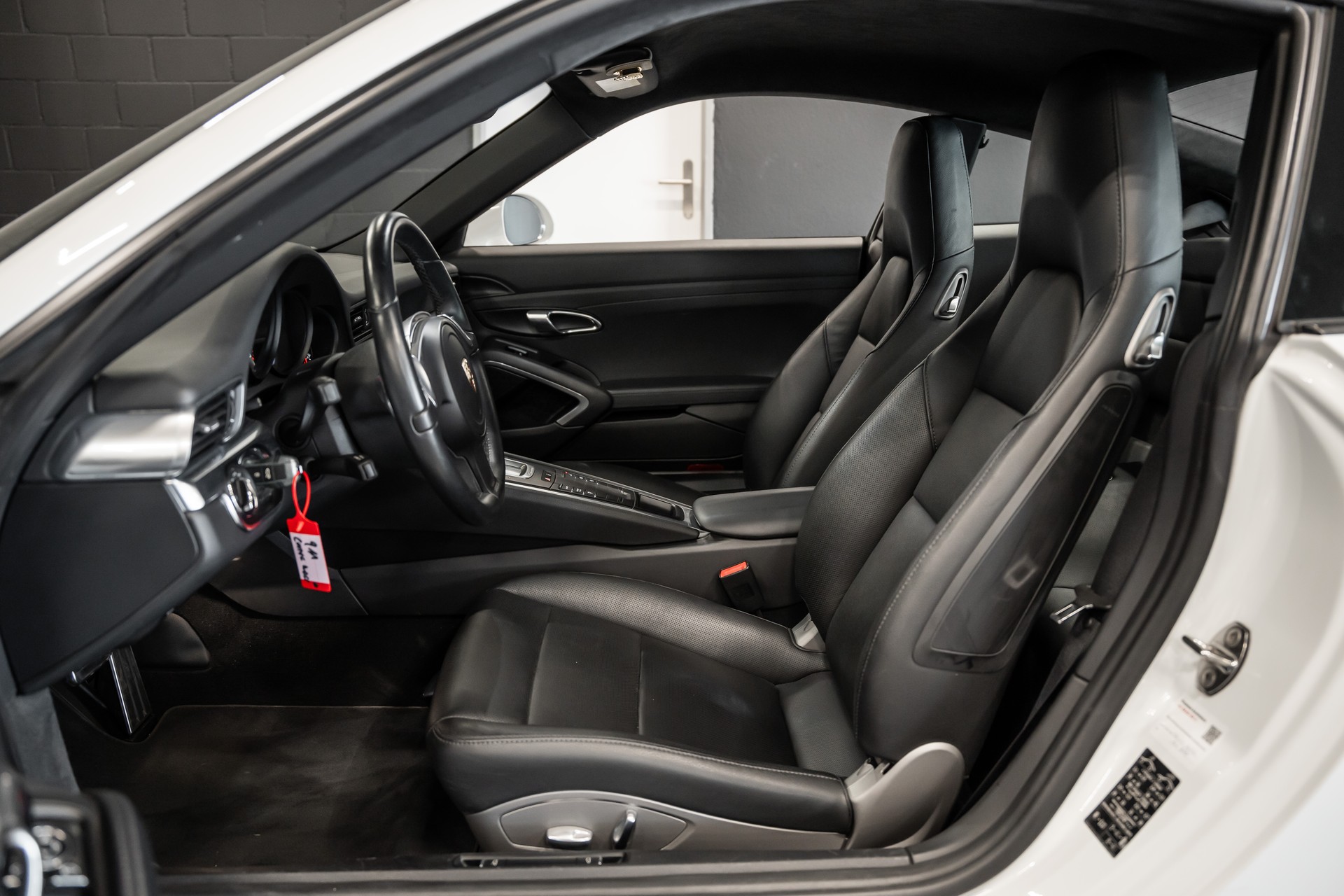 PORSCHE 911 Carrera 4 / Chrono Paket / Sitzbelüftung / Rückfahrkamera / Sportauspuff / Tempomat-image-11