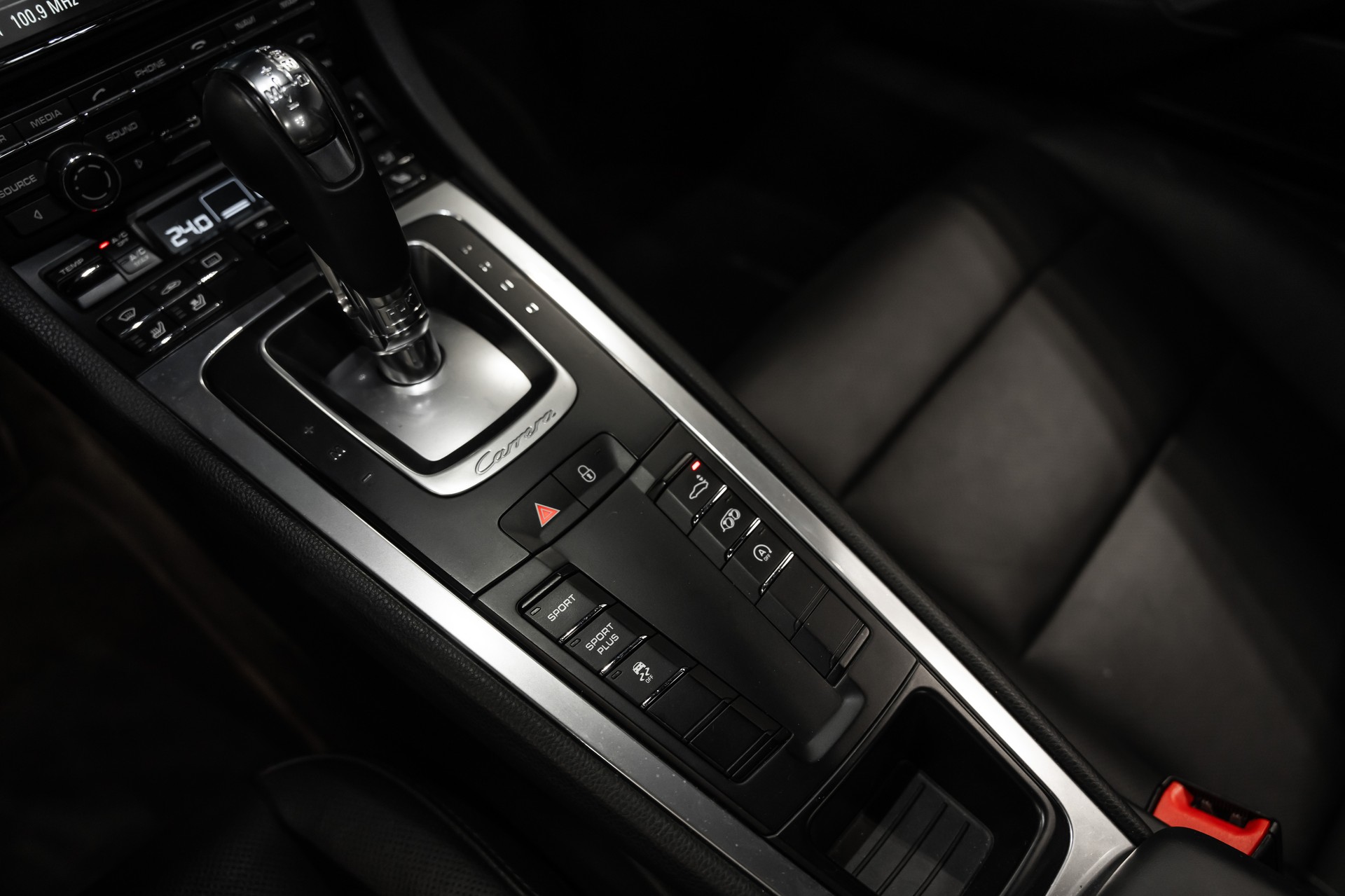 PORSCHE 911 Carrera 4 / Chrono Paket / Sitzbelüftung / Rückfahrkamera / Sportauspuff / Tempomat-image-13