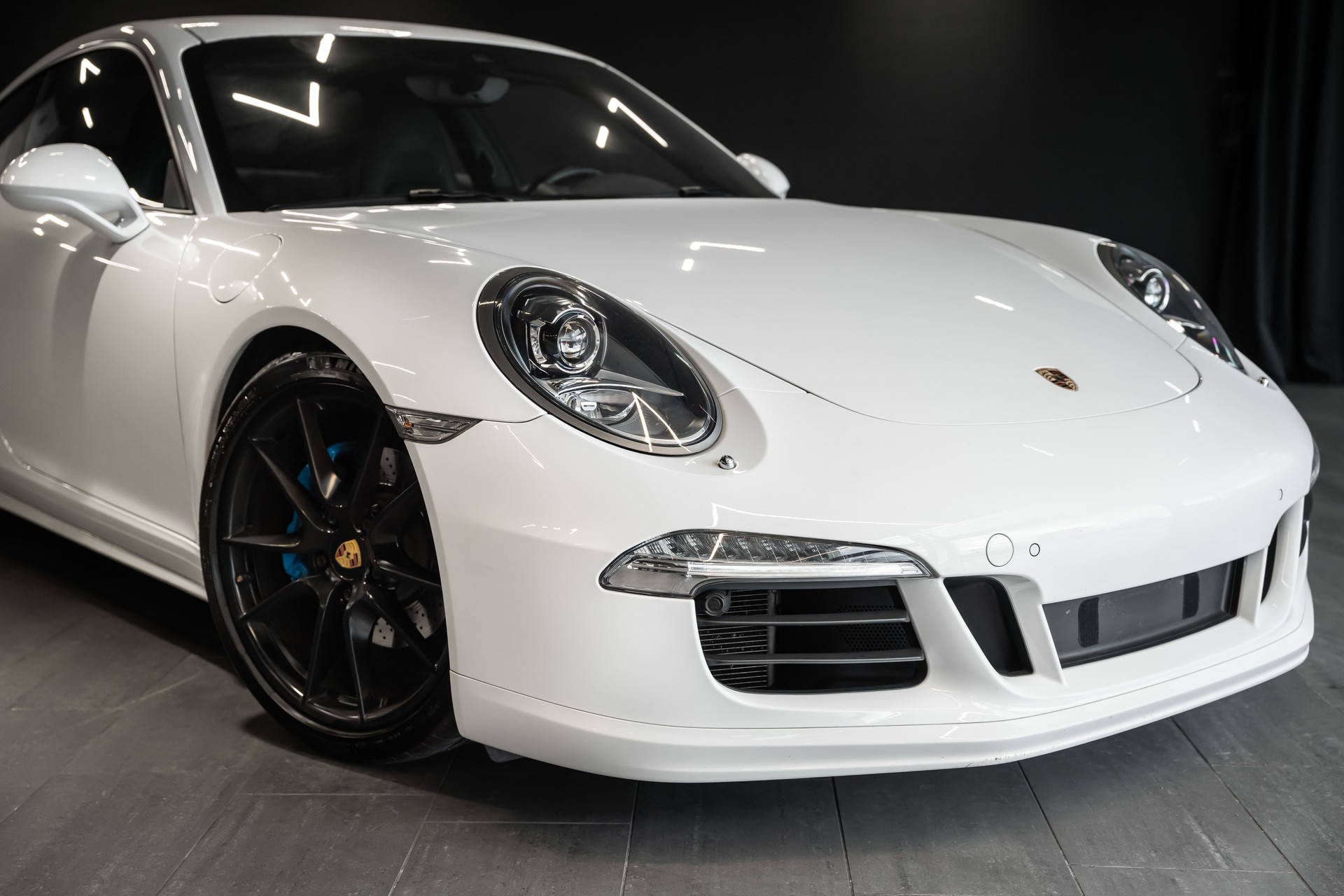 PORSCHE 911 Carrera 4 / Chrono Paket / Sitzbelüftung / Rückfahrkamera / Sportauspuff / Tempomat-image-1