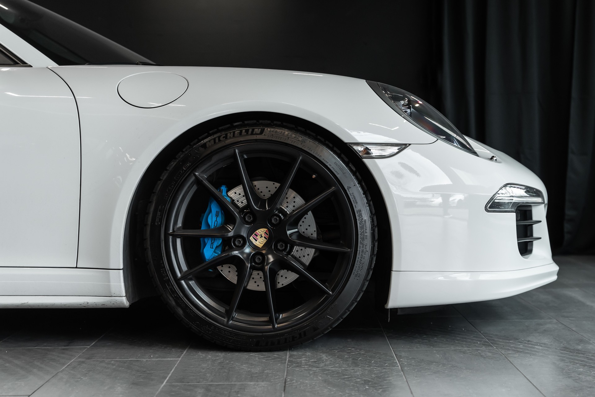 PORSCHE 911 Carrera 4 / Chrono Paket / Sitzbelüftung / Rückfahrkamera / Sportauspuff / Tempomat-image-3