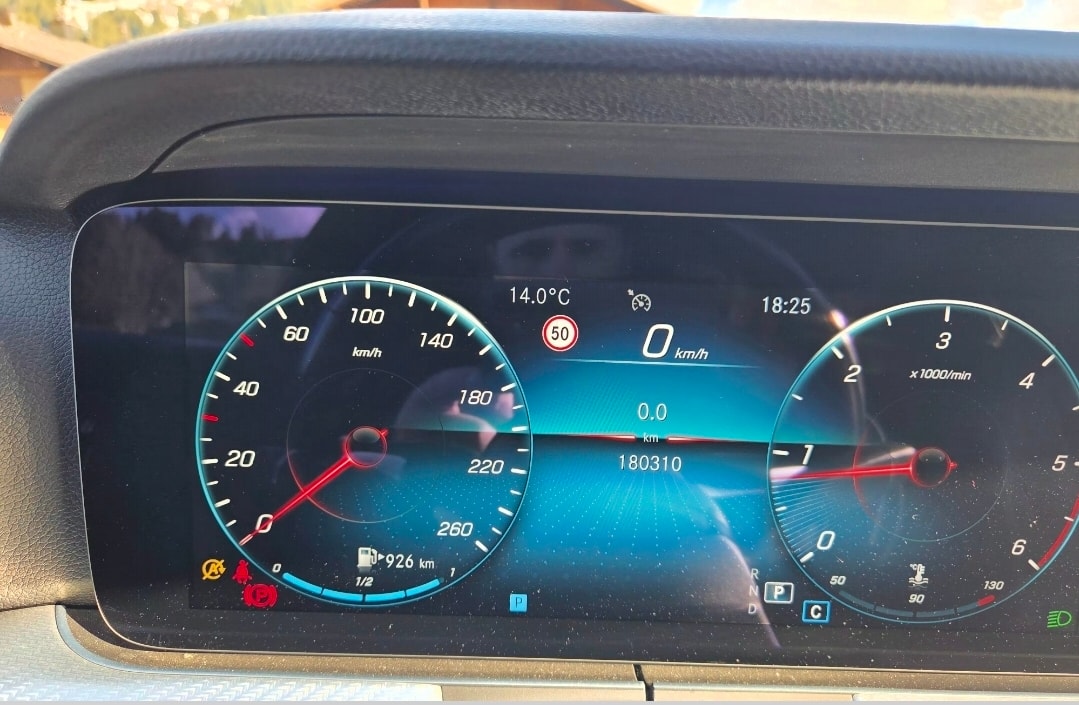 MERCEDES-BENZ E 220 d T 4Matic 9G-Tronic-image-8