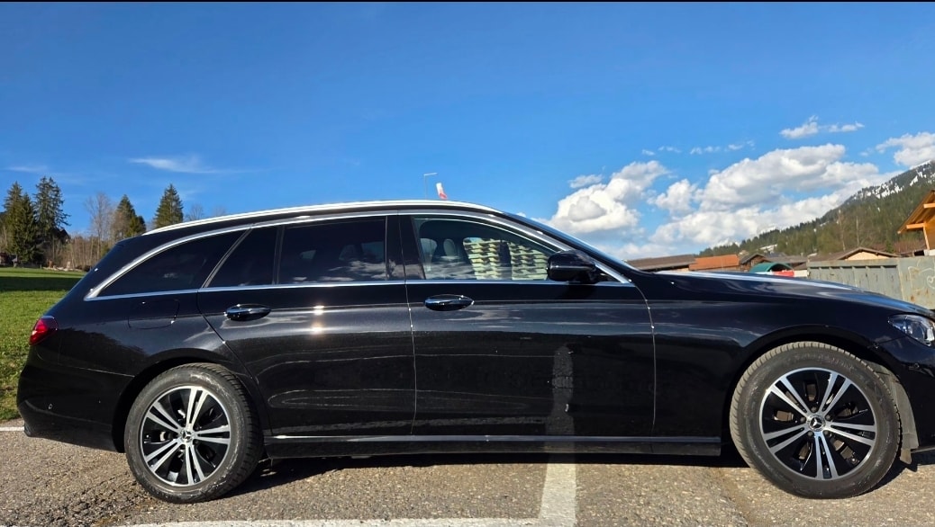 MERCEDES-BENZ E 220 d T 4Matic 9G-Tronic-image-1