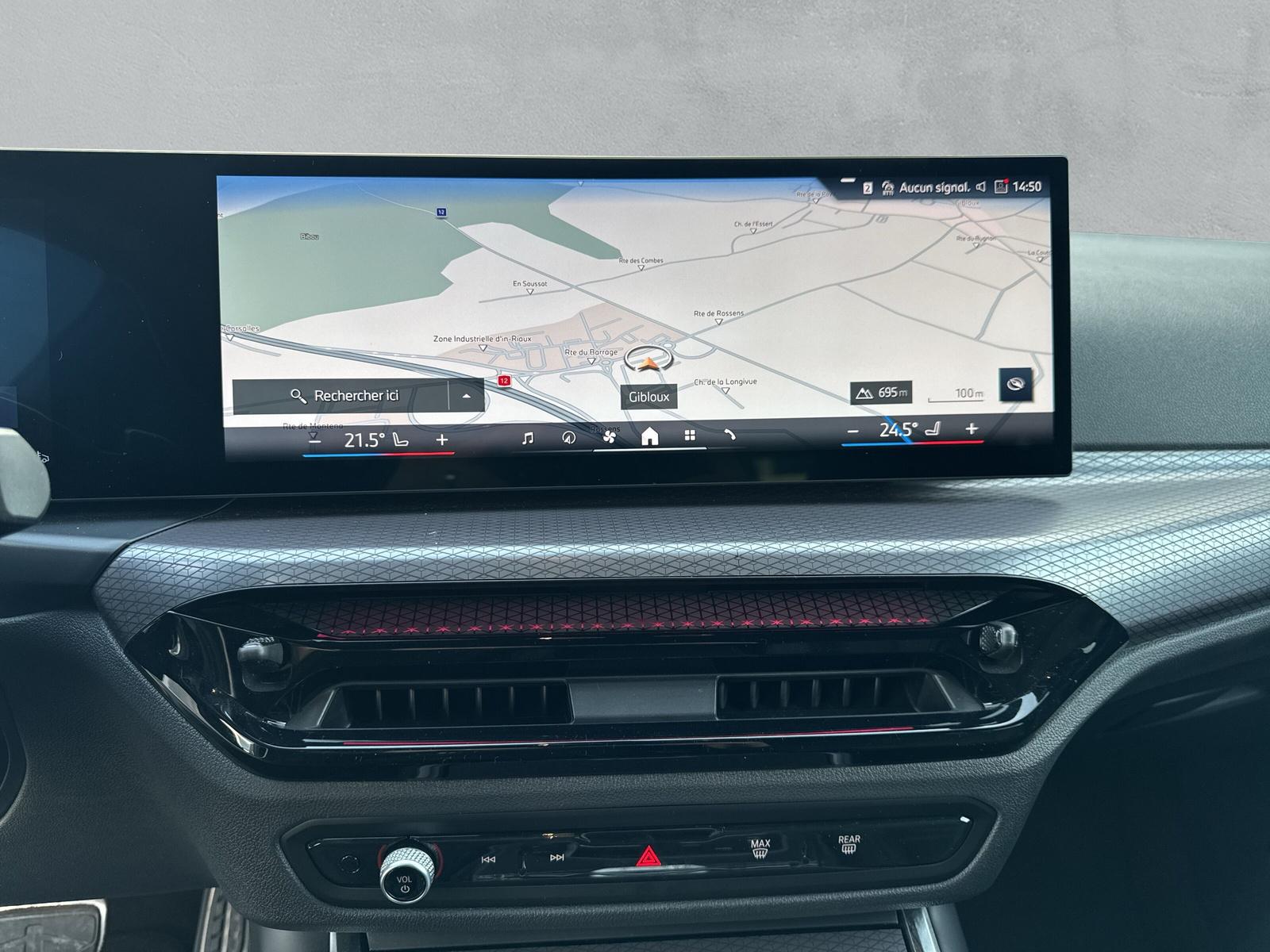 BMW 330i xDrive Touring M Sport ** Action de leasing à 1.9% ** 📍-image-14