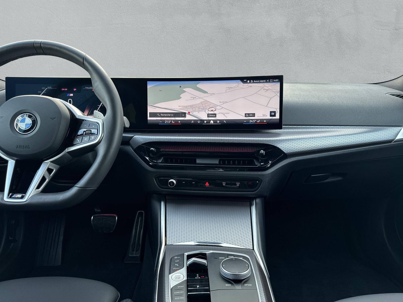 BMW 330i xDrive Touring M Sport ** Action de leasing à 1.9% ** 📍-image-13