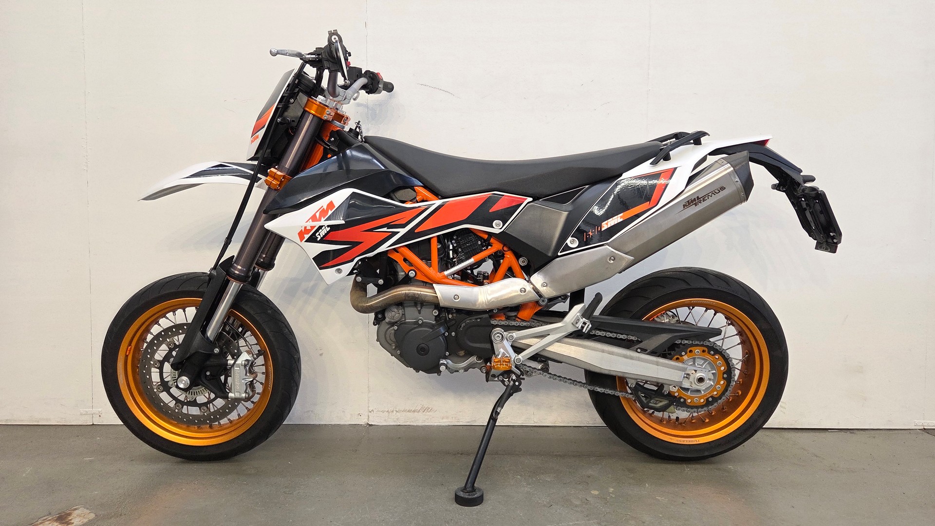 KTM 690 SMC R ABS (35 kW)-showroom-element-1