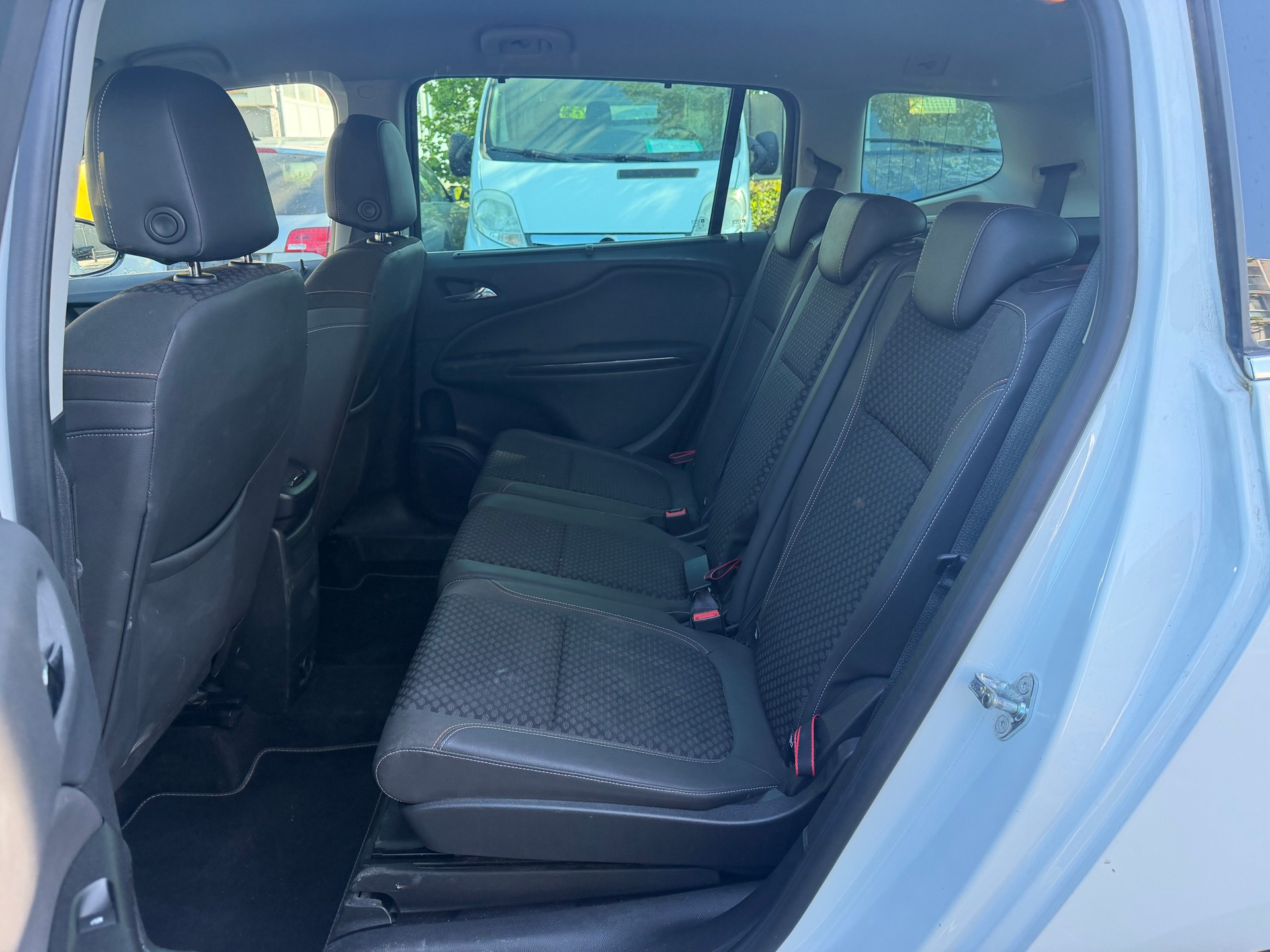 OPEL Zafira 1.6 CDTi Excellence * Gr. Navi * Klima-auto * Tempomat * PDC V&H * RF-Kamera *-image-2