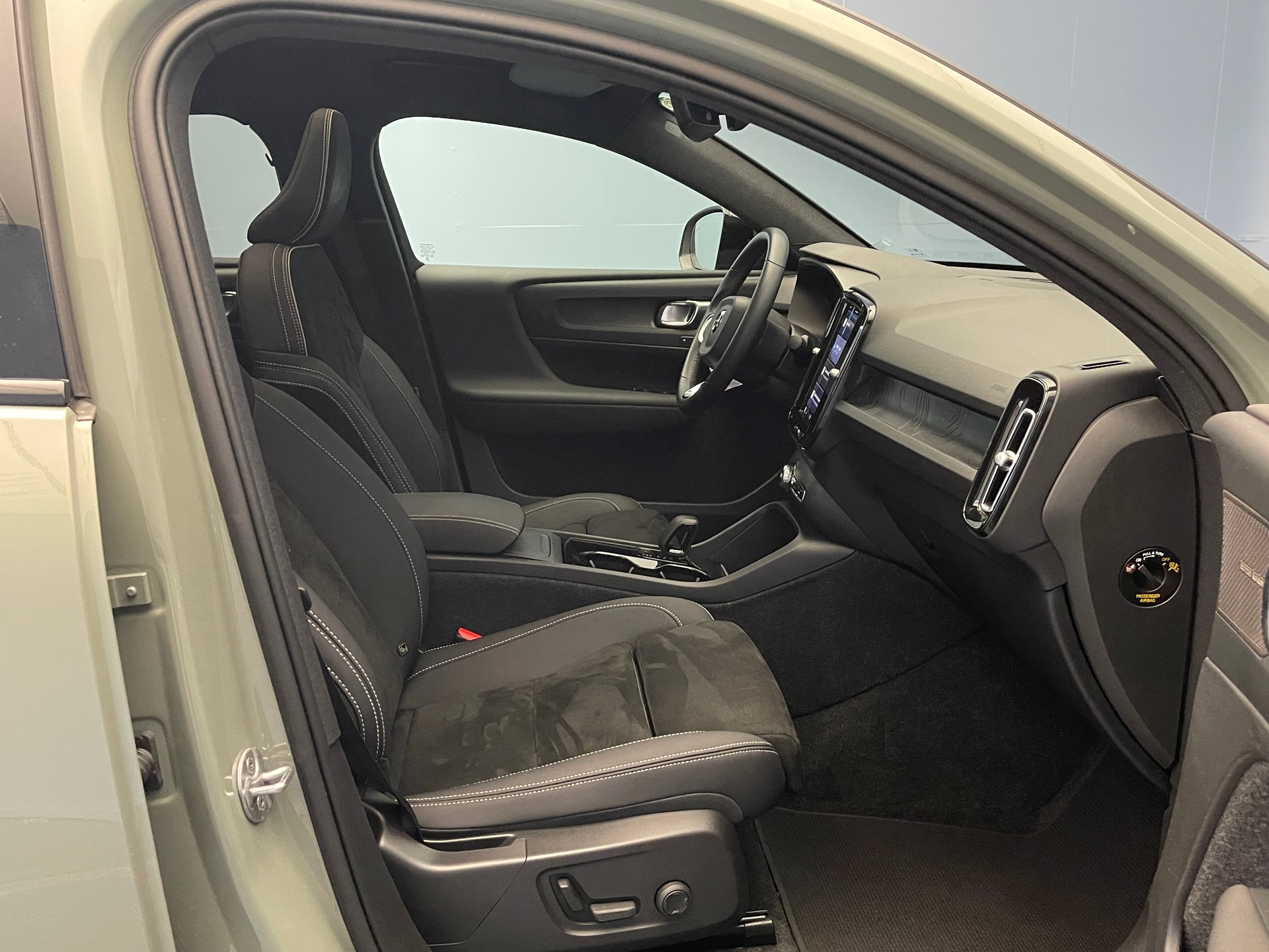 VOLVO C40 P8 Twin Recharge Ultimate AWD-image-9