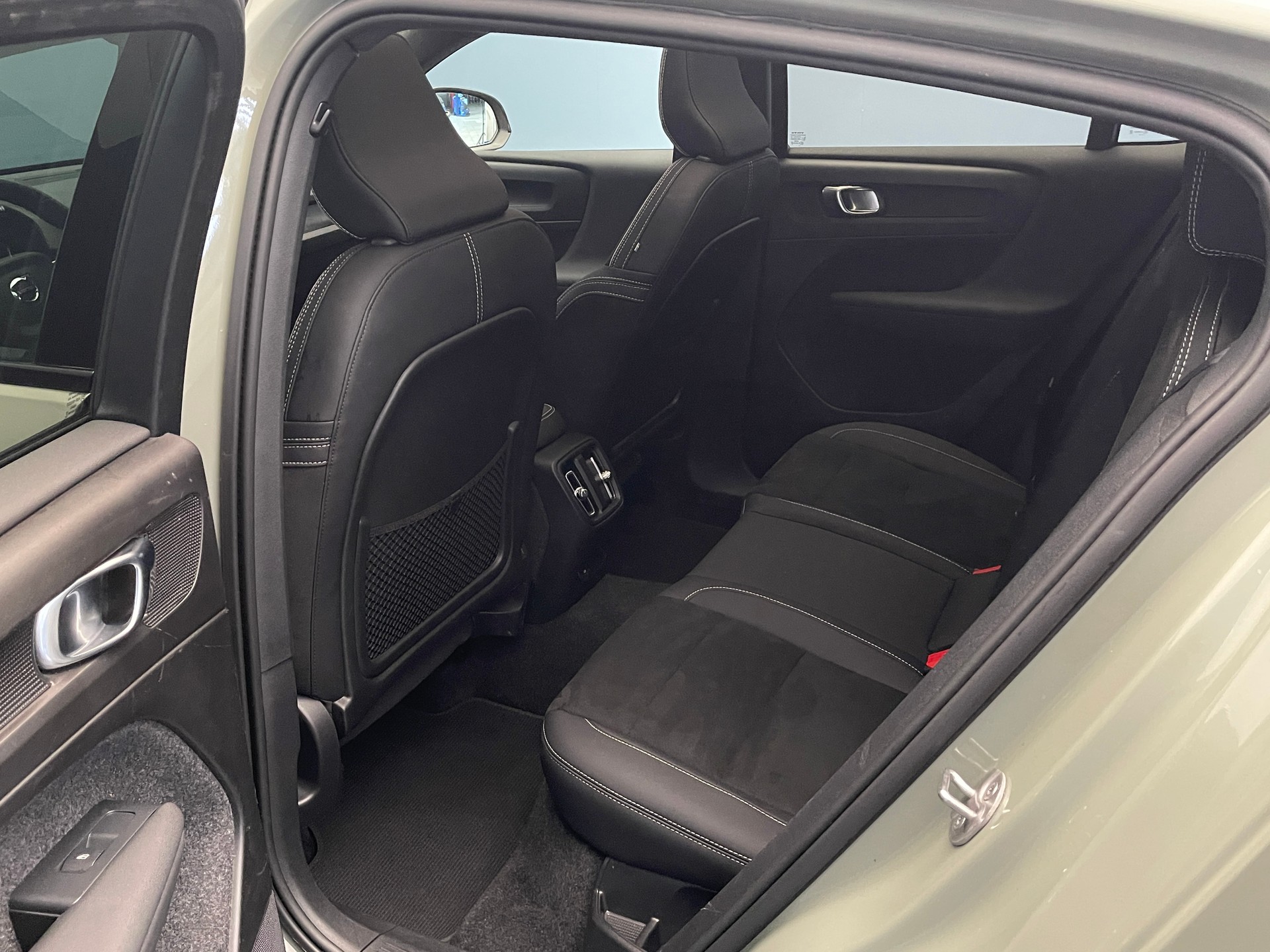 VOLVO C40 P8 Twin Recharge Ultimate AWD-image-7