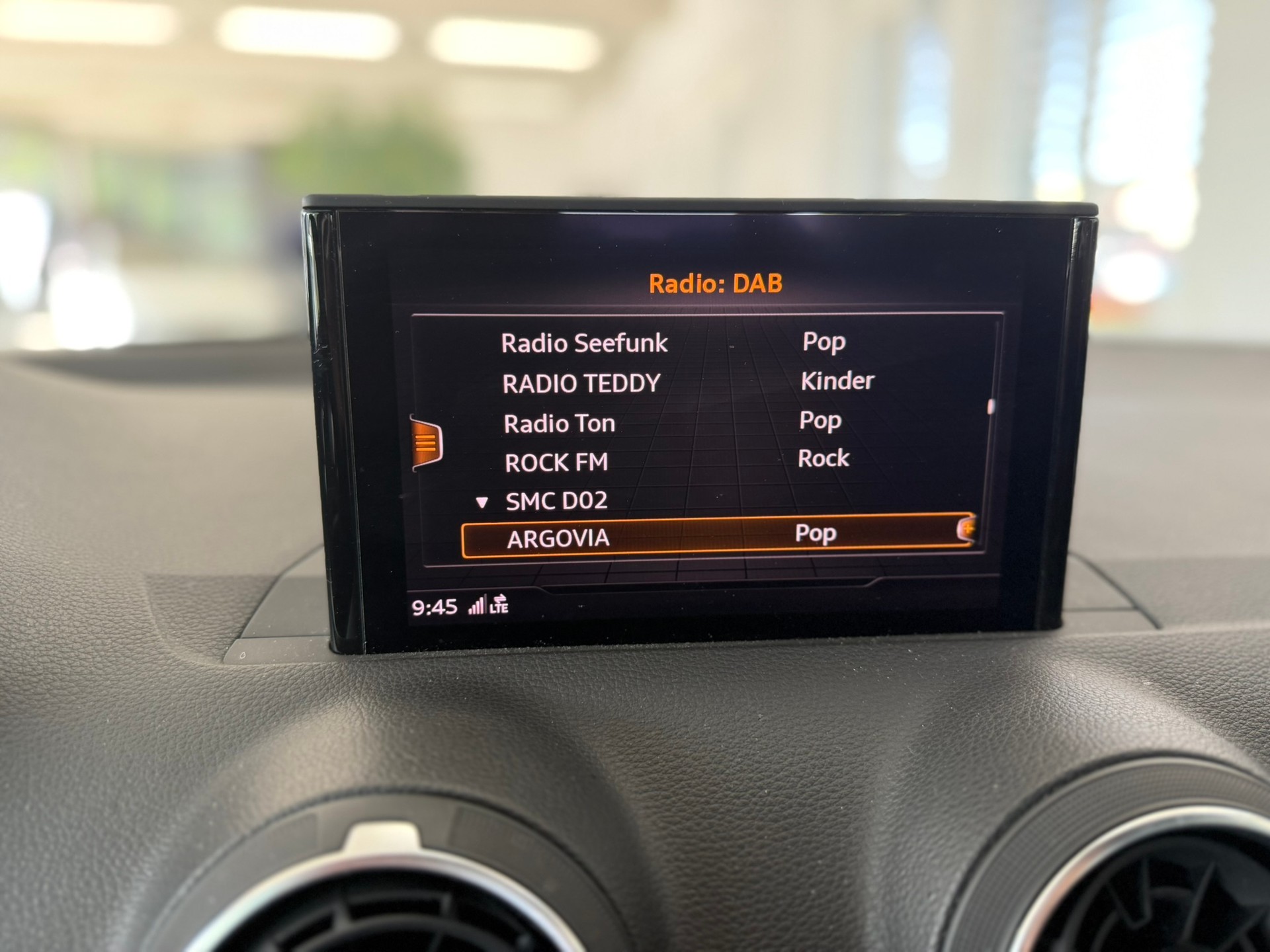 AUDI Q2 1.4 TFSI sport S-tronic, 8-fach bereift-image-14
