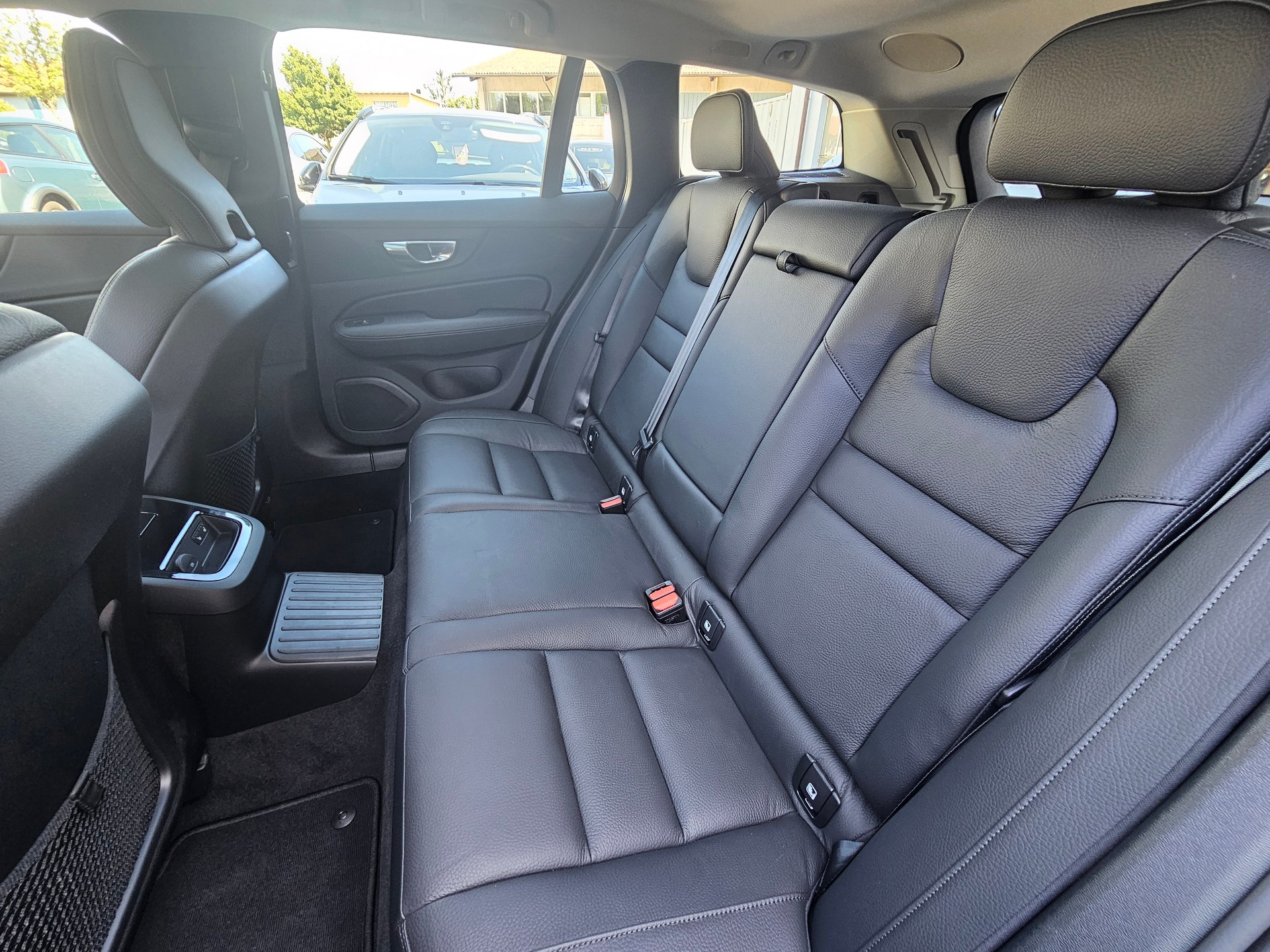 VOLVO V60 2.0 T8 TE Ultra Dark eAWD-image-15