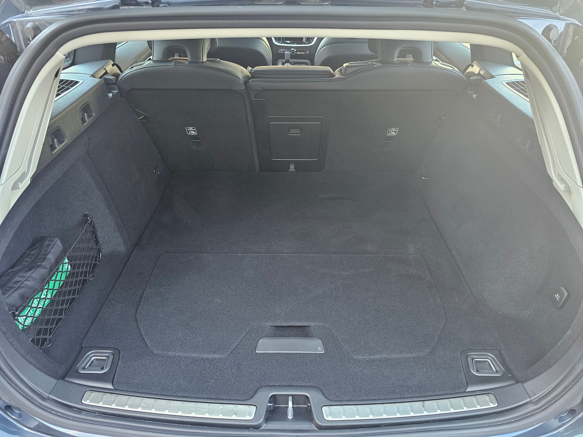 VOLVO V60 2.0 T8 TE Ultra Dark eAWD-image-17