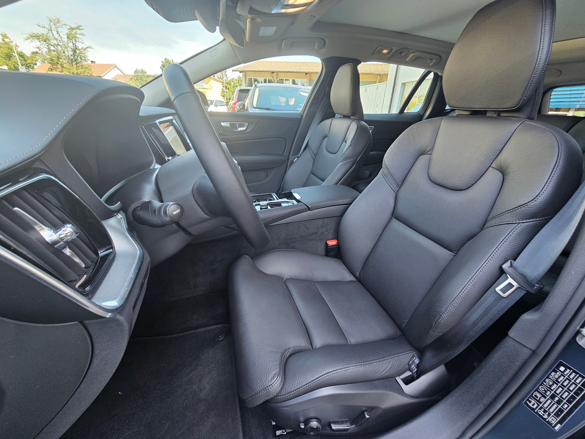 VOLVO V60 2.0 T8 TE Ultra Dark eAWD-image-7