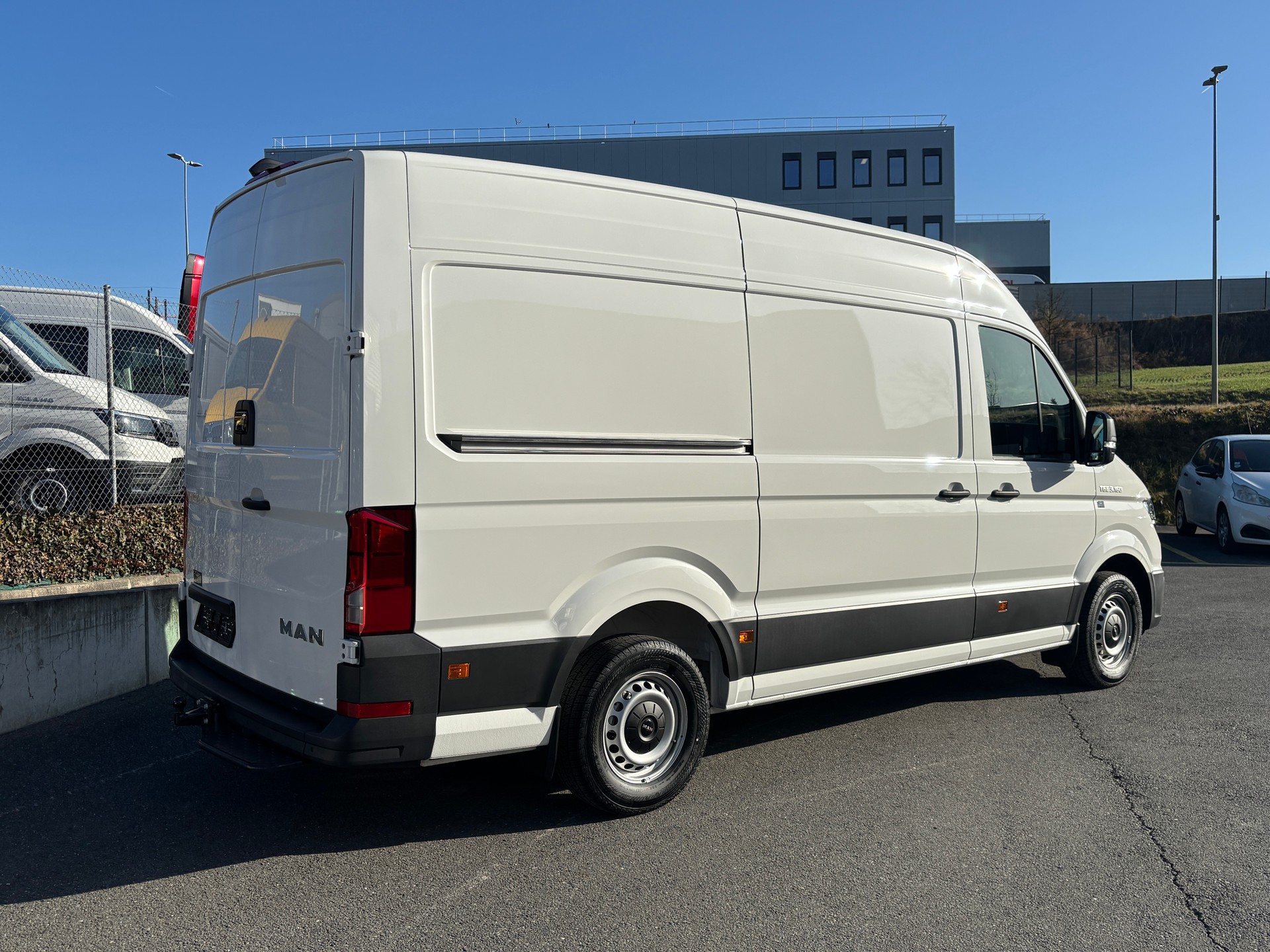 MAN 3.180-showroom-element-1