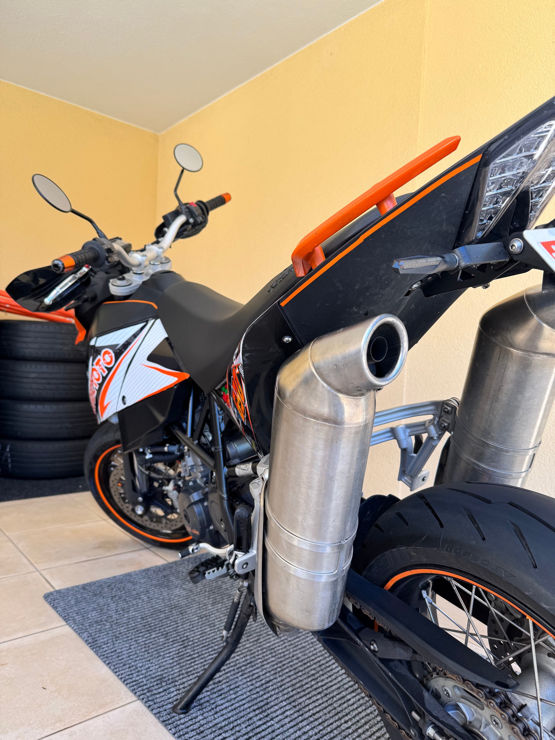 KTM 690 SM (25kW)-image-3