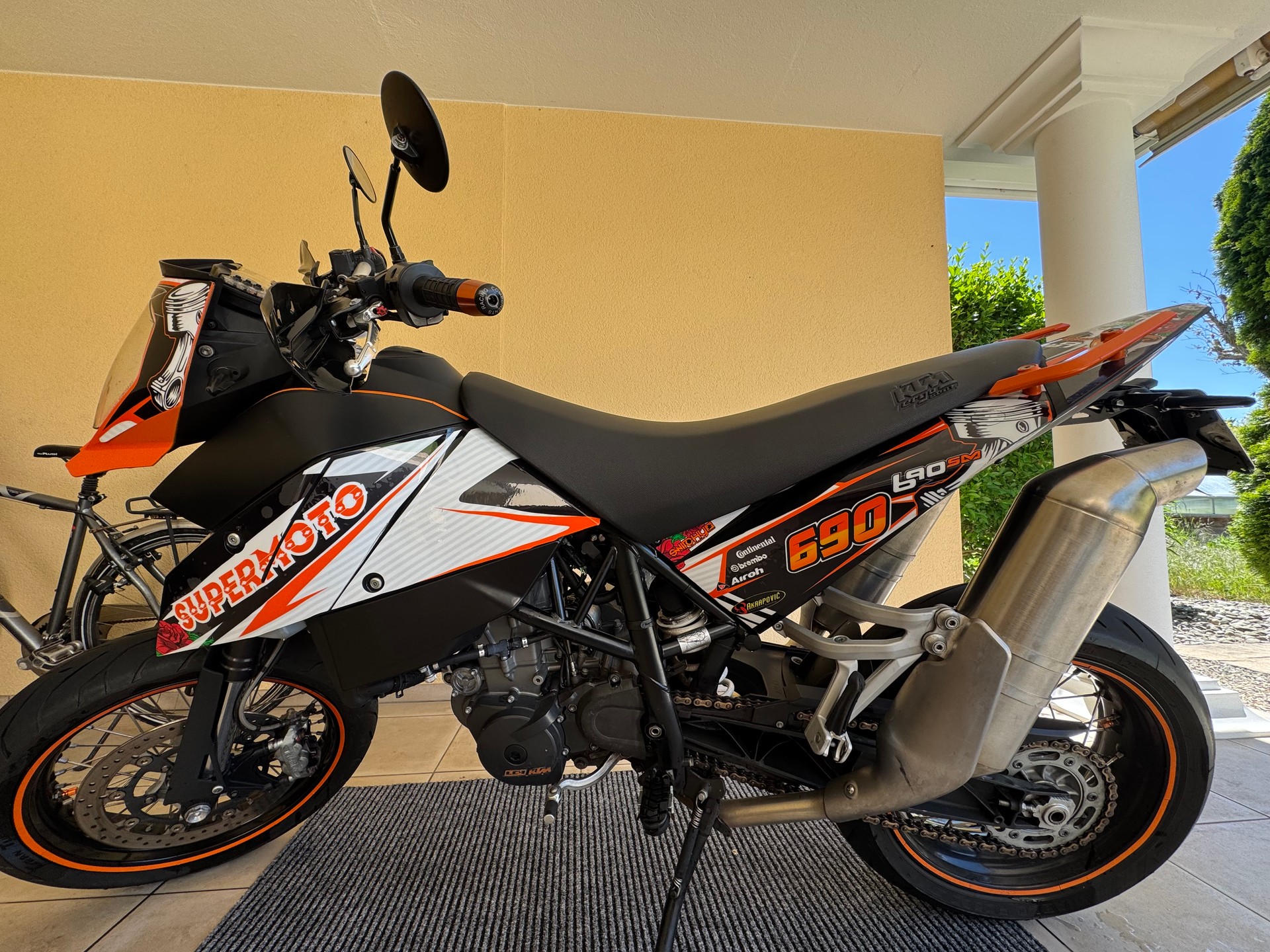 KTM 690 SM (25kW)-image-1