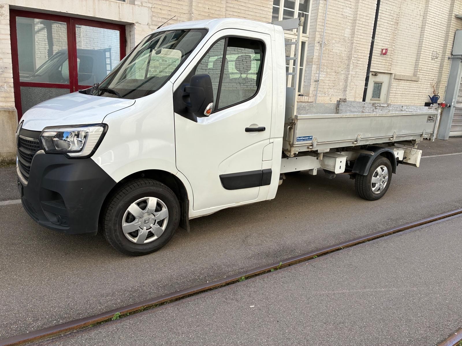 RENAULT Master T35 Blue dCi145 L2H1-image-1