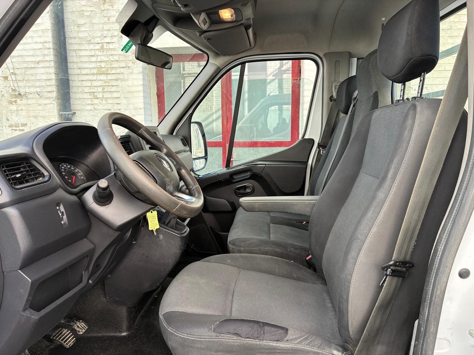RENAULT Master T35 Blue dCi145 L2H1-image-7