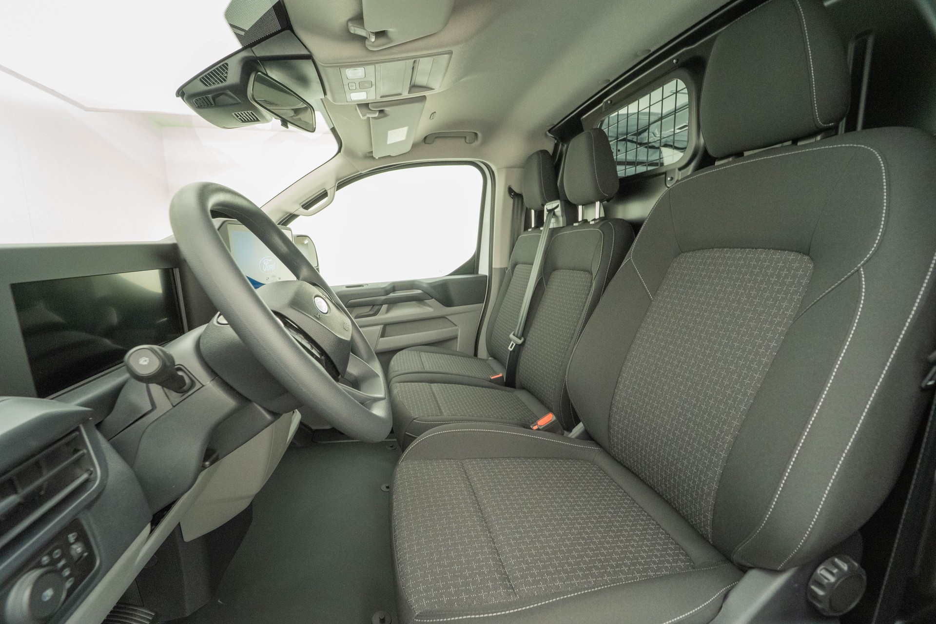 FORD Transit C Van 320 L1 2.0 EcoBlue 136 Trend 4x4-image-8