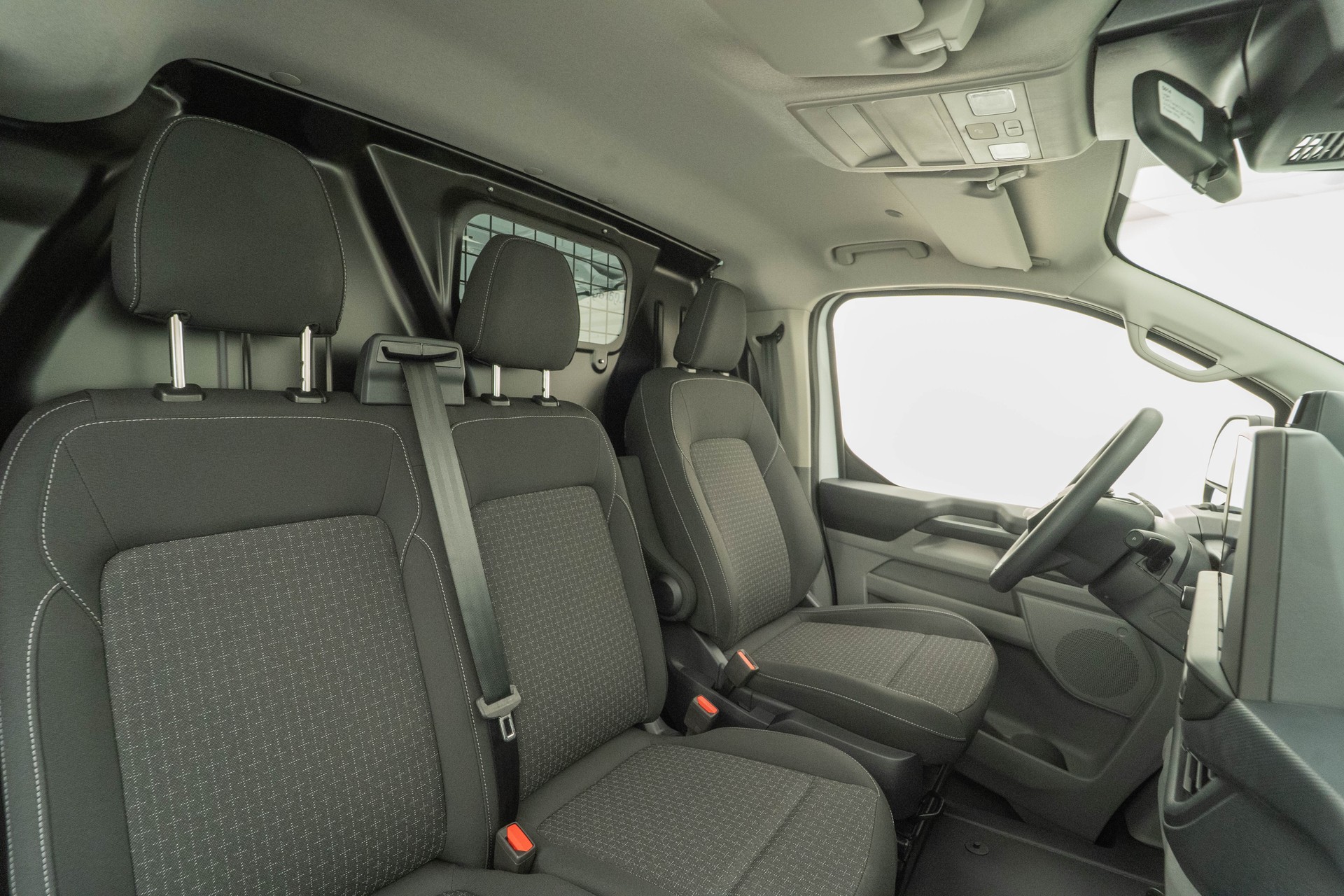 FORD Transit C Van 320 L1 2.0 EcoBlue 136 Trend 4x4-image-9