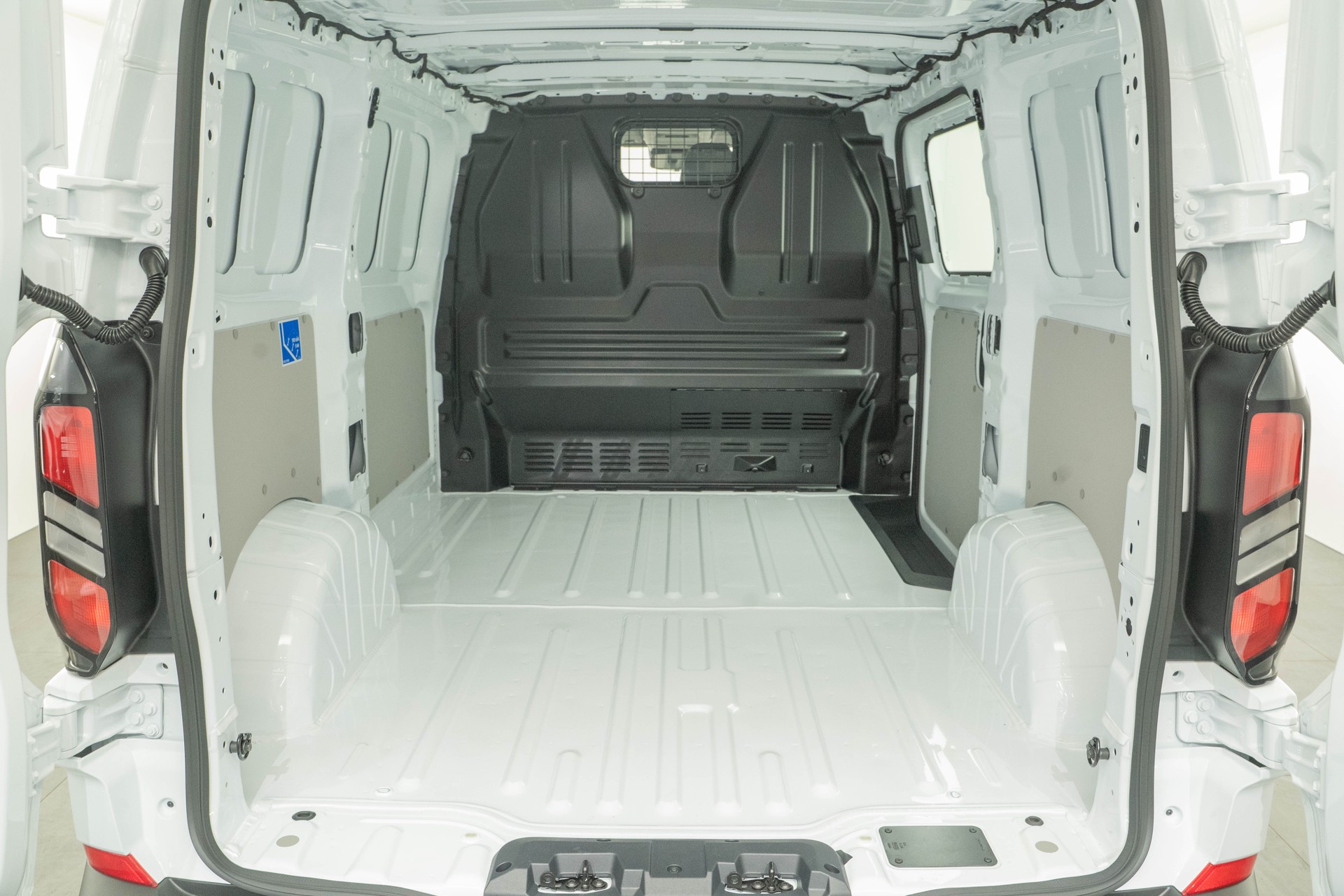 FORD Transit C Van 320 L1 2.0 EcoBlue 136 Trend 4x4-image-4