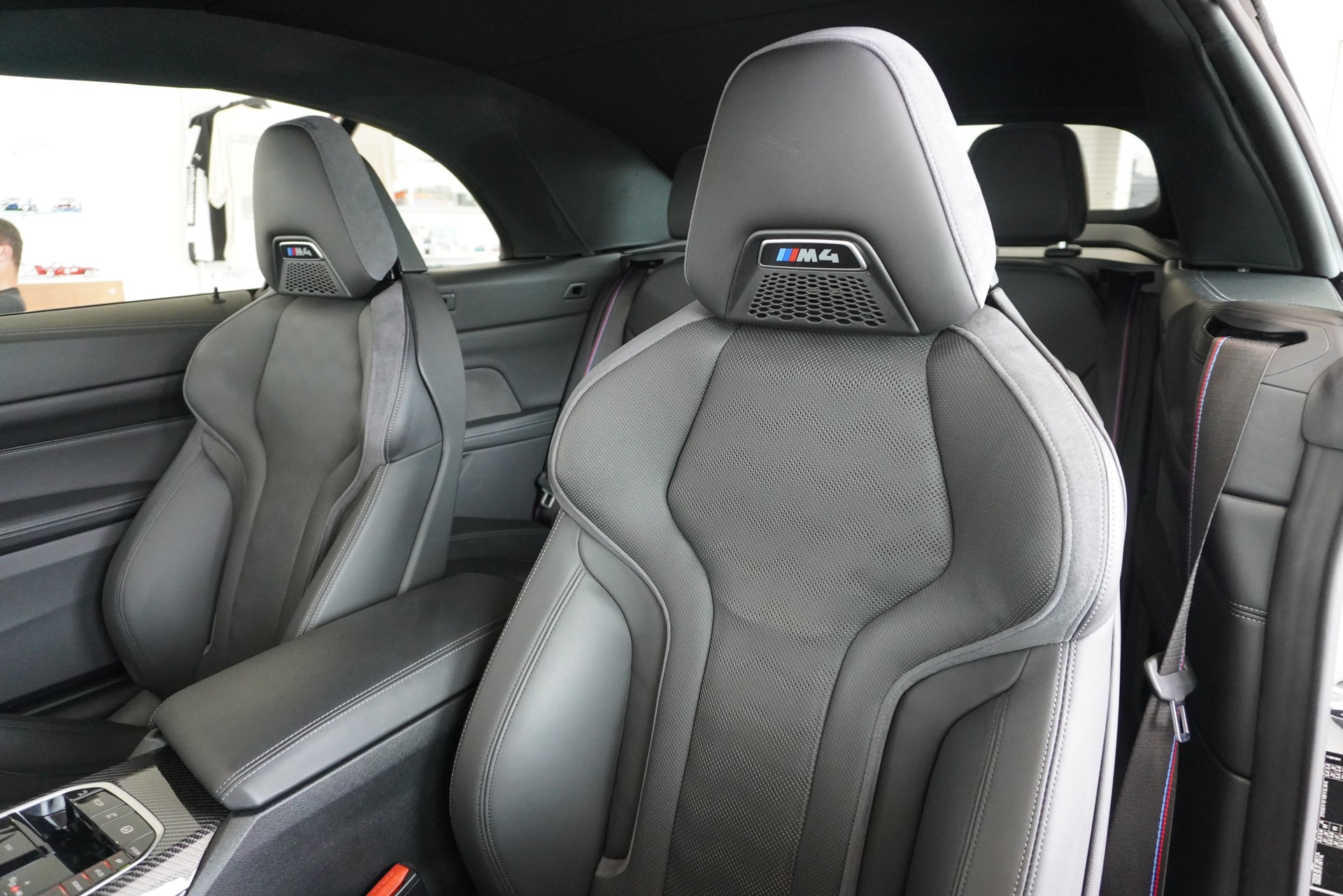 BMW M4 Cabrio Competition M xDrive-image-13